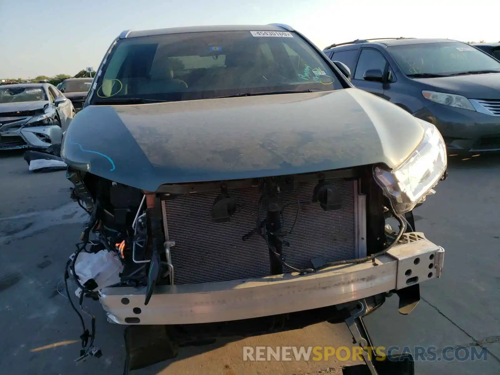 9 Photograph of a damaged car 5TDKZRFH7KS339046 TOYOTA HIGHLANDER 2019