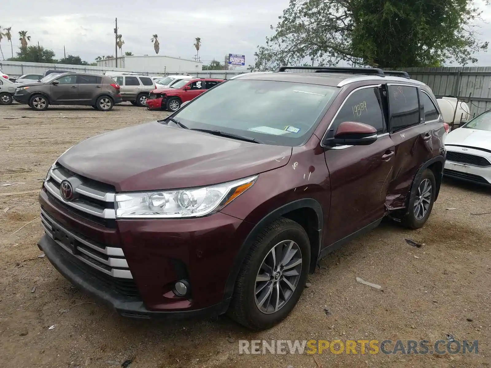 2 Фотография поврежденного автомобиля 5TDKZRFH7KS339967 TOYOTA HIGHLANDER 2019