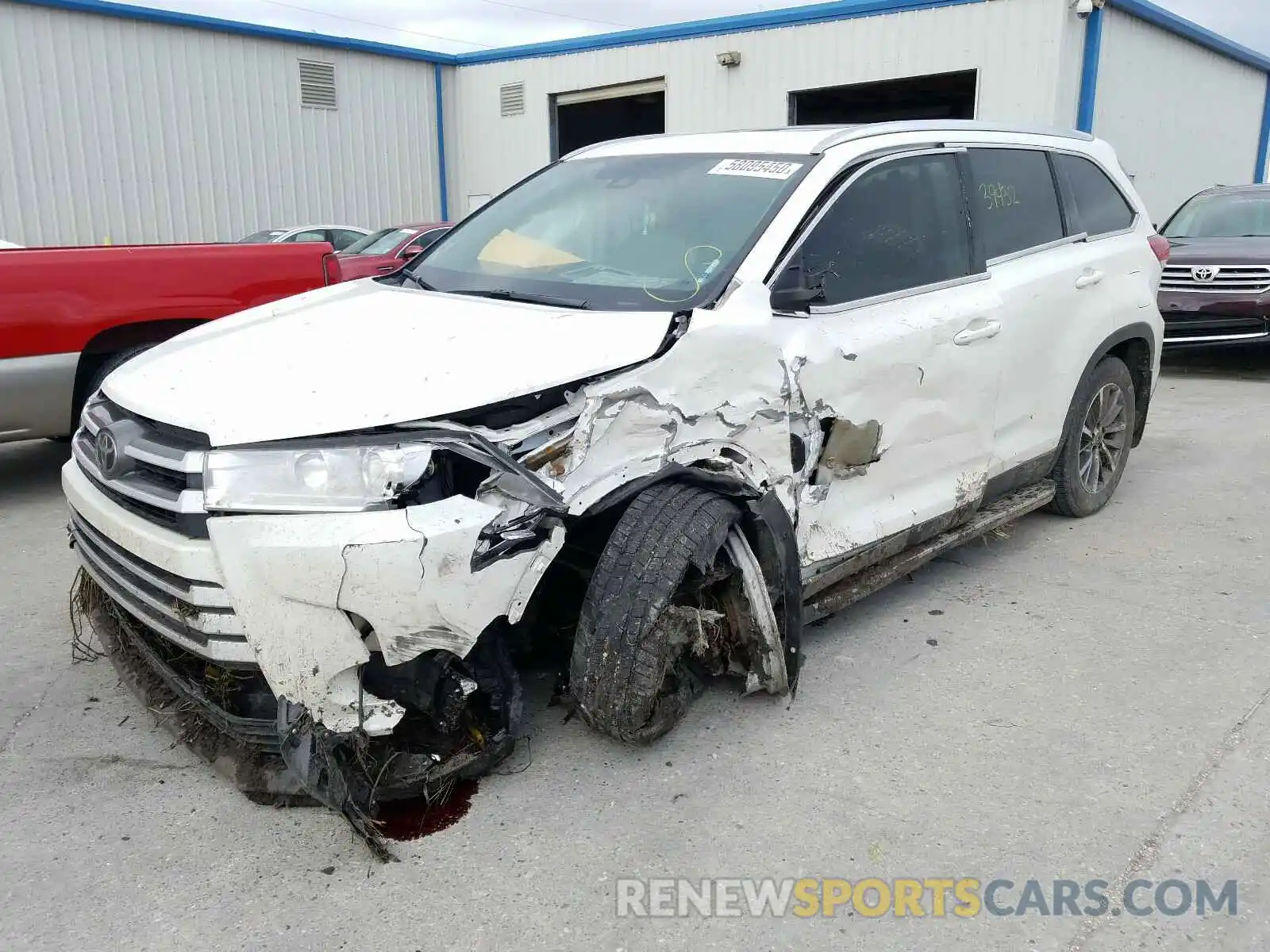 2 Photograph of a damaged car 5TDKZRFH7KS348460 TOYOTA HIGHLANDER 2019