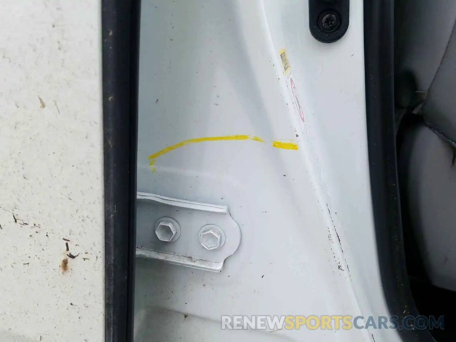 9 Photograph of a damaged car 5TDKZRFH7KS348460 TOYOTA HIGHLANDER 2019