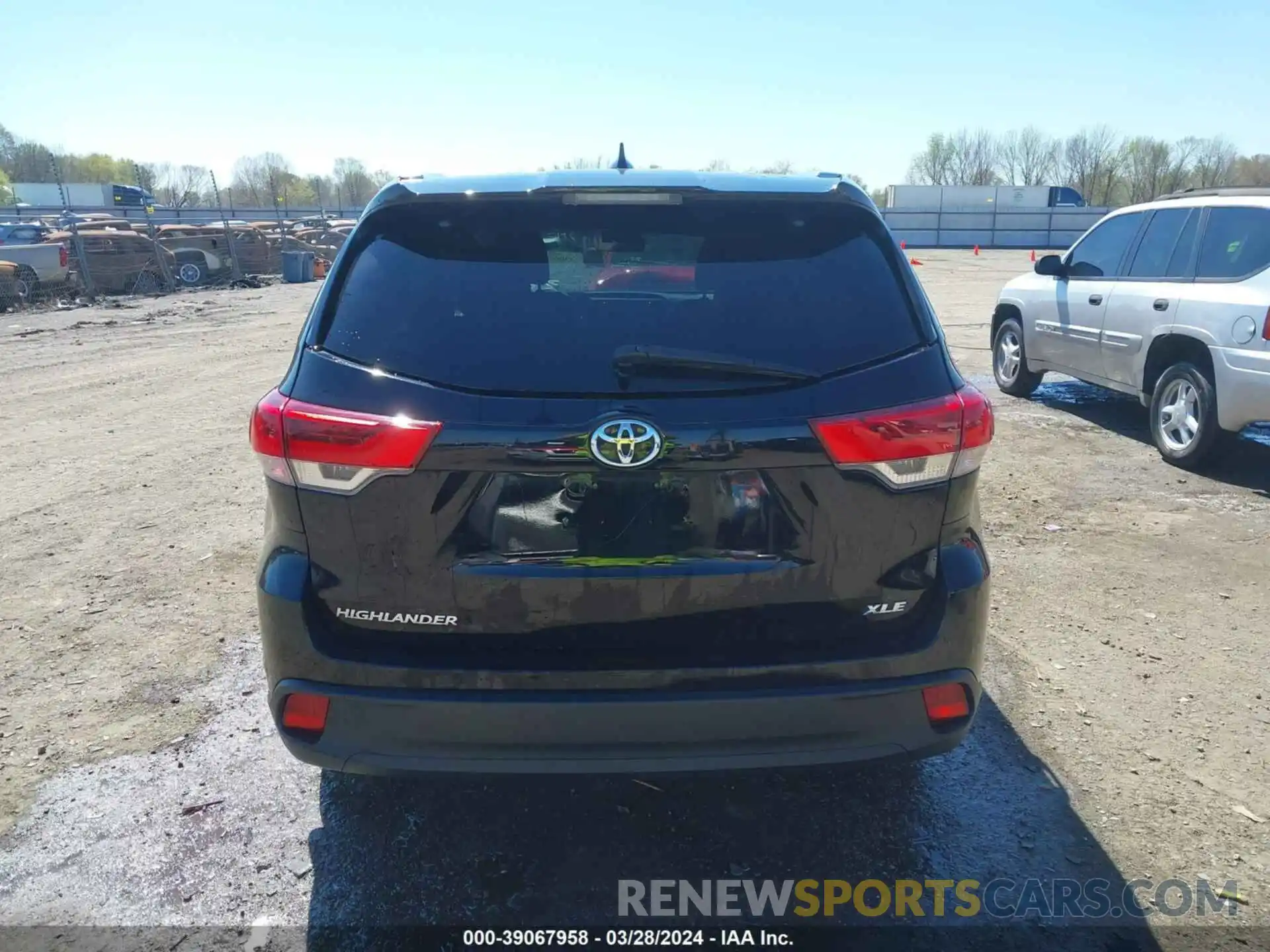 16 Photograph of a damaged car 5TDKZRFH7KS349382 TOYOTA HIGHLANDER 2019