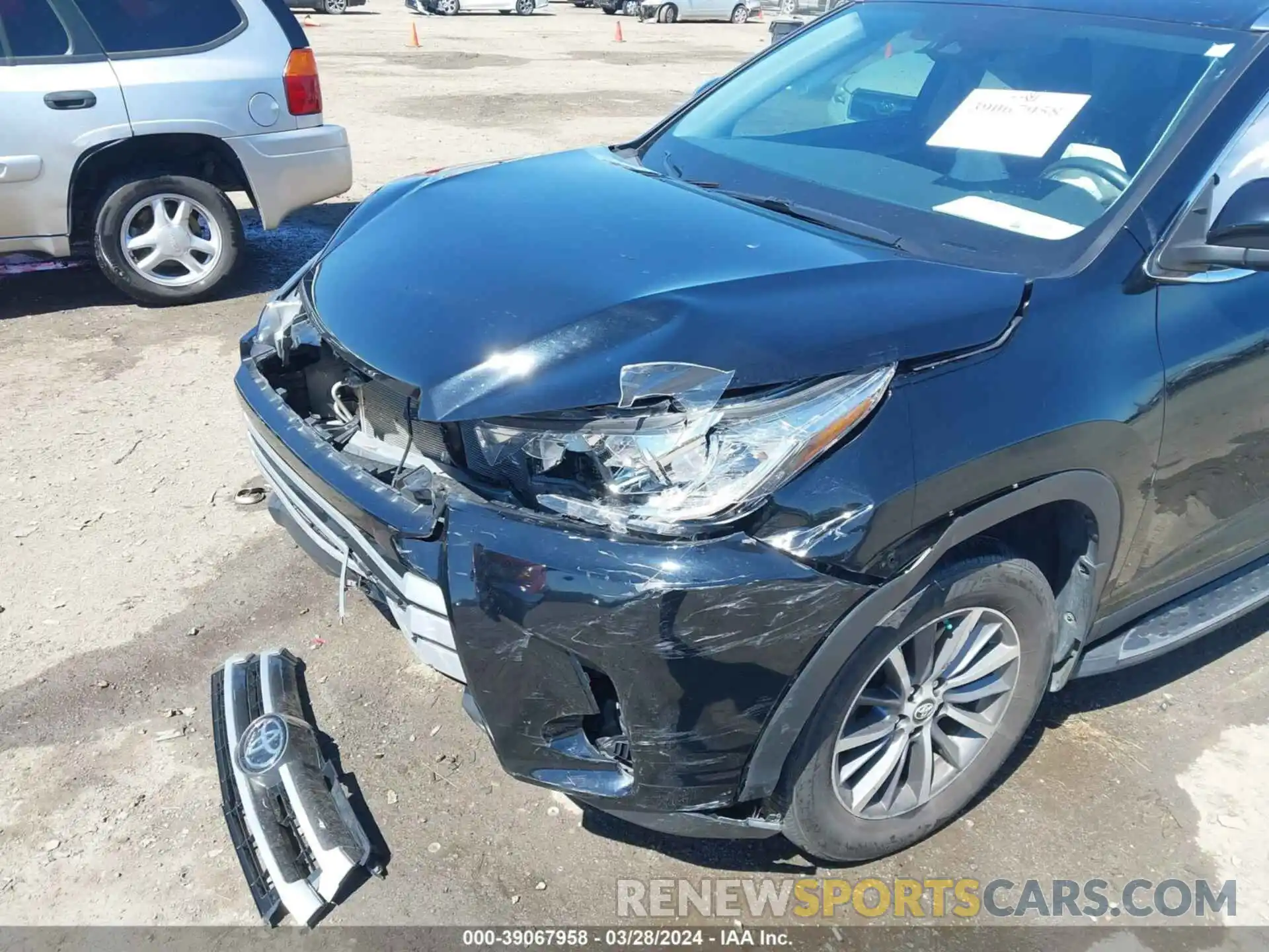 6 Photograph of a damaged car 5TDKZRFH7KS349382 TOYOTA HIGHLANDER 2019