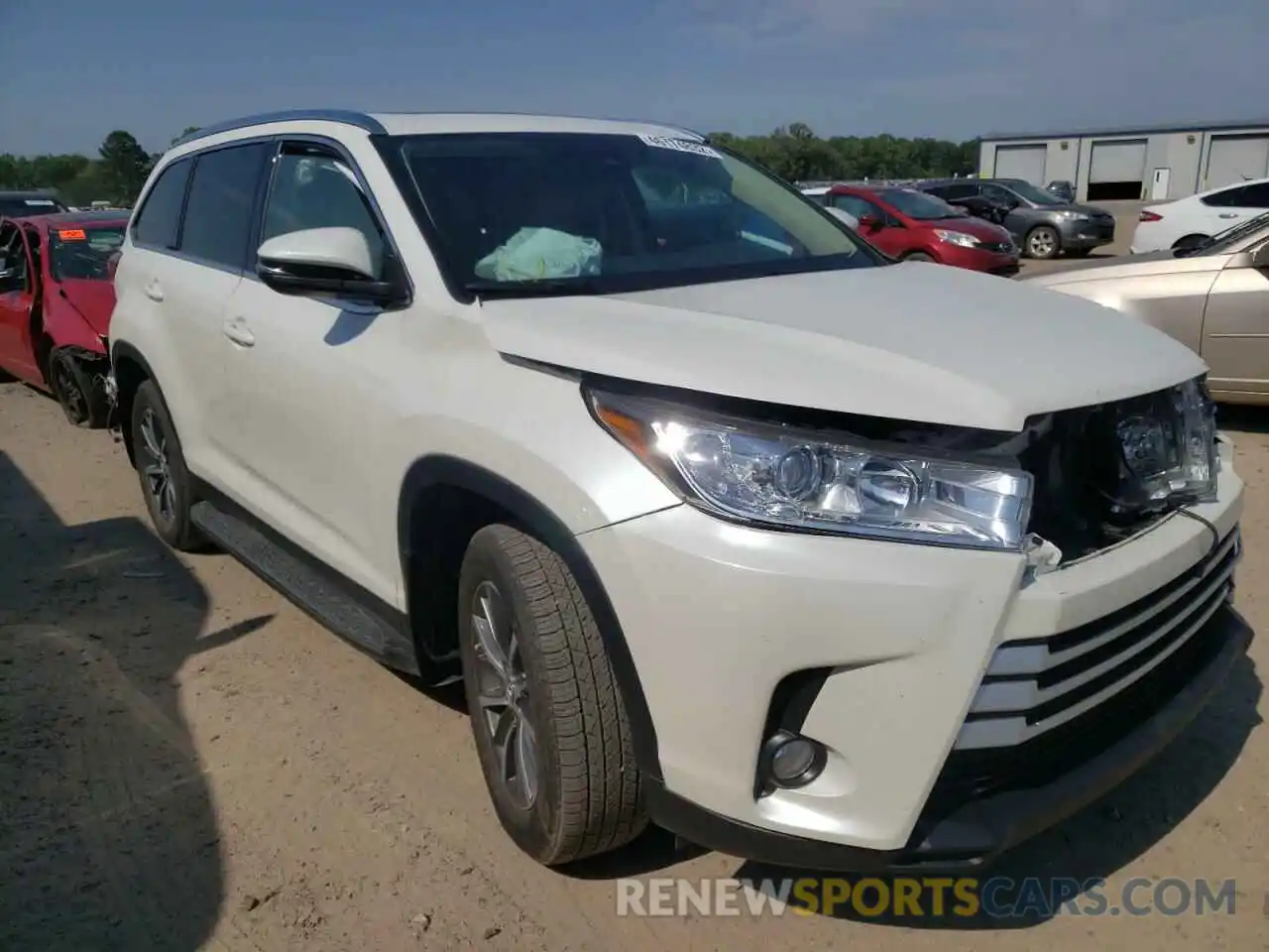 1 Photograph of a damaged car 5TDKZRFH7KS358891 TOYOTA HIGHLANDER 2019