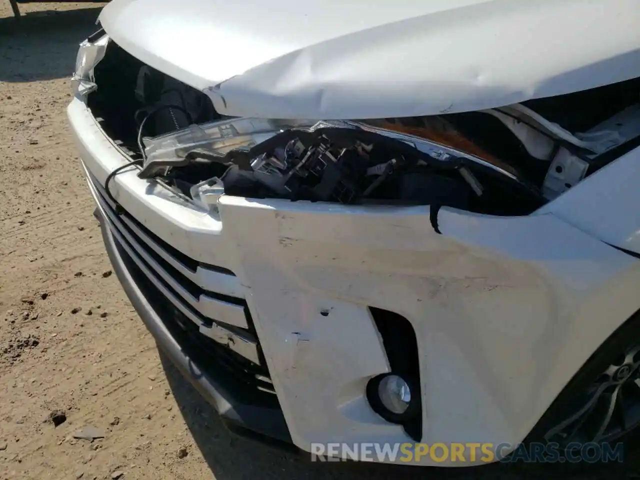 9 Photograph of a damaged car 5TDKZRFH7KS358891 TOYOTA HIGHLANDER 2019