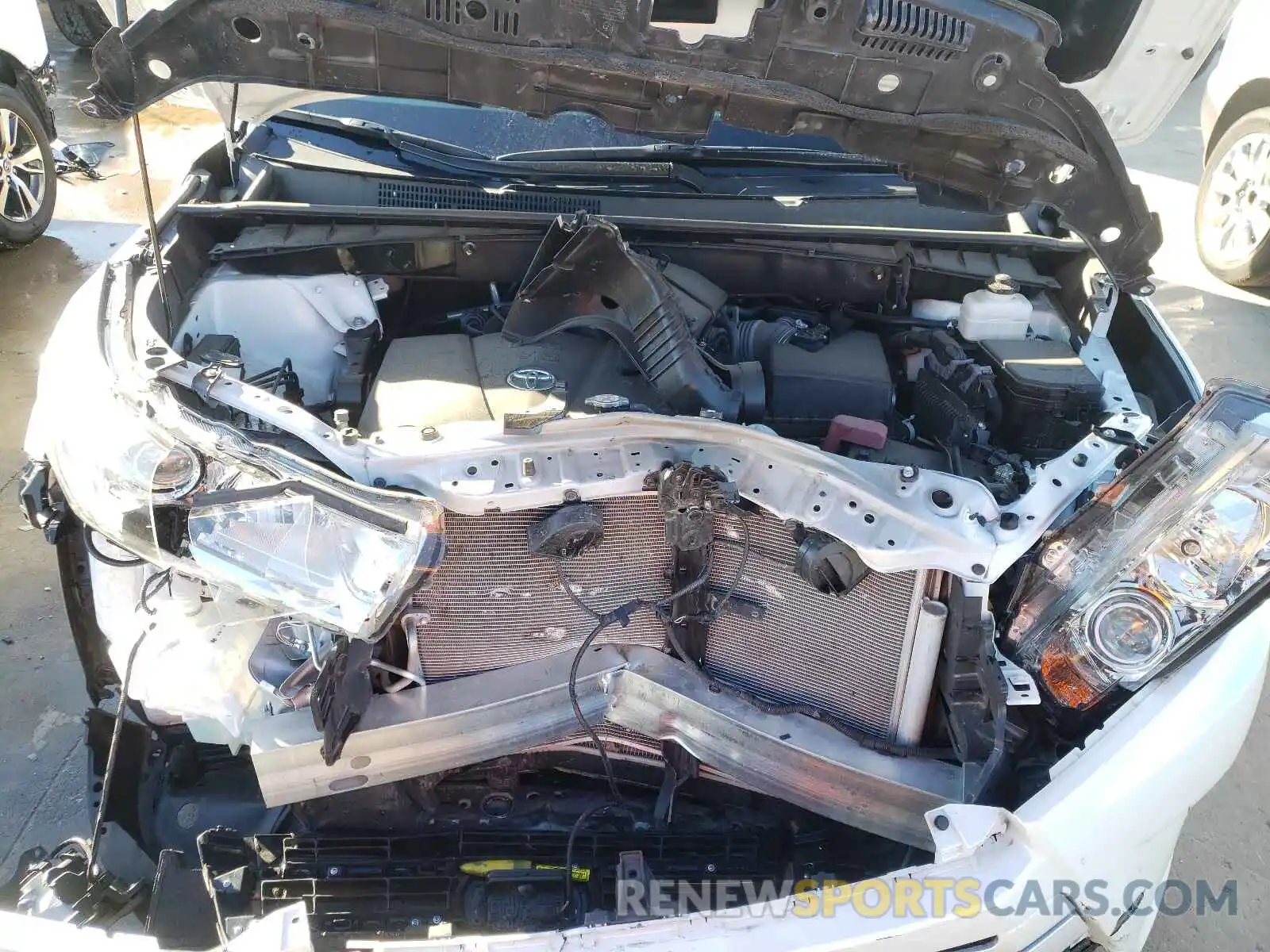 7 Photograph of a damaged car 5TDKZRFH7KS362035 TOYOTA HIGHLANDER 2019