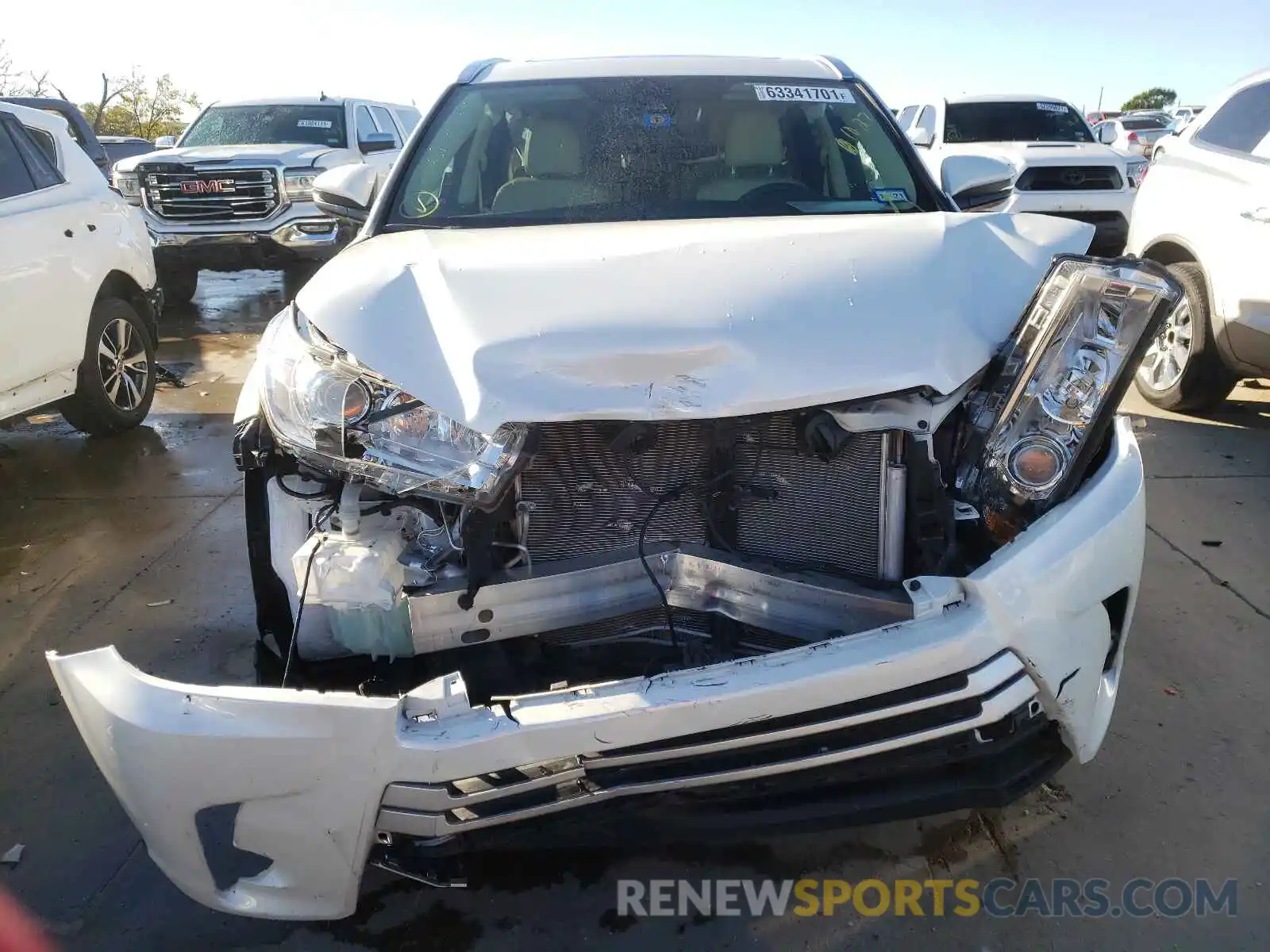 9 Photograph of a damaged car 5TDKZRFH7KS362035 TOYOTA HIGHLANDER 2019