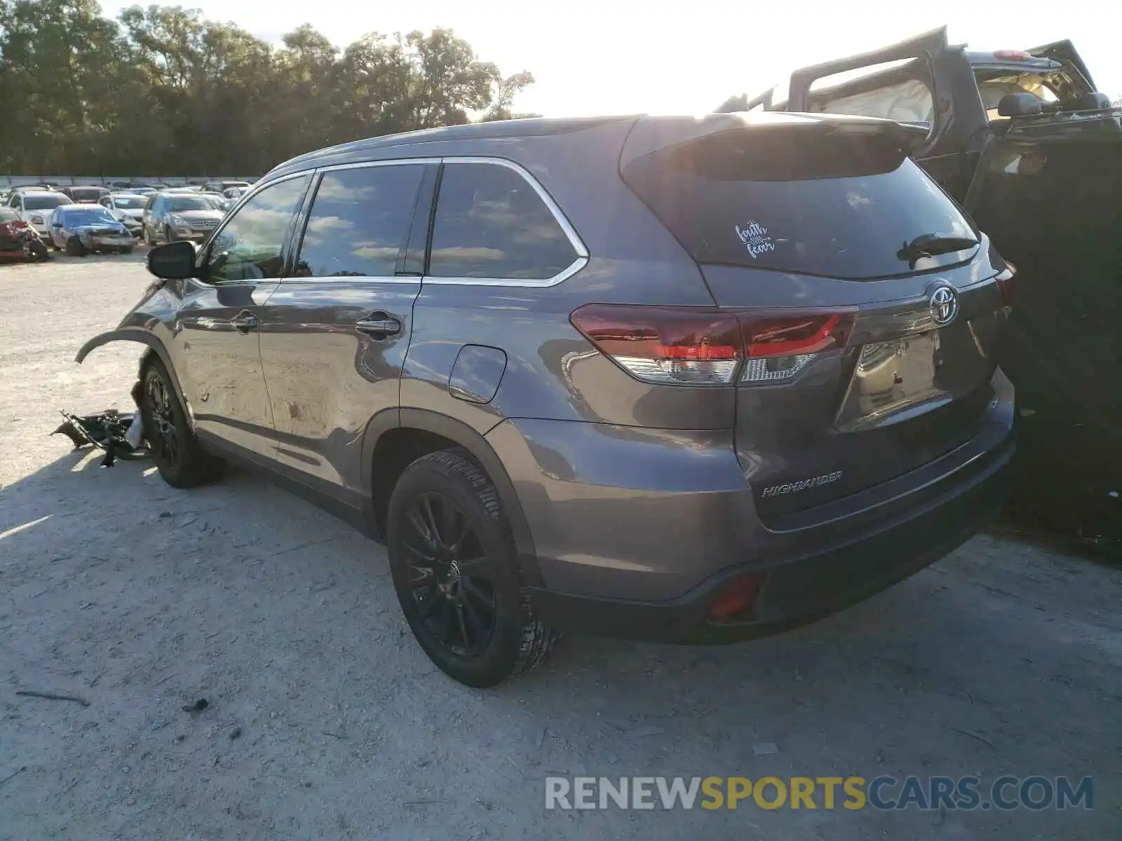 3 Photograph of a damaged car 5TDKZRFH7KS369146 TOYOTA HIGHLANDER 2019