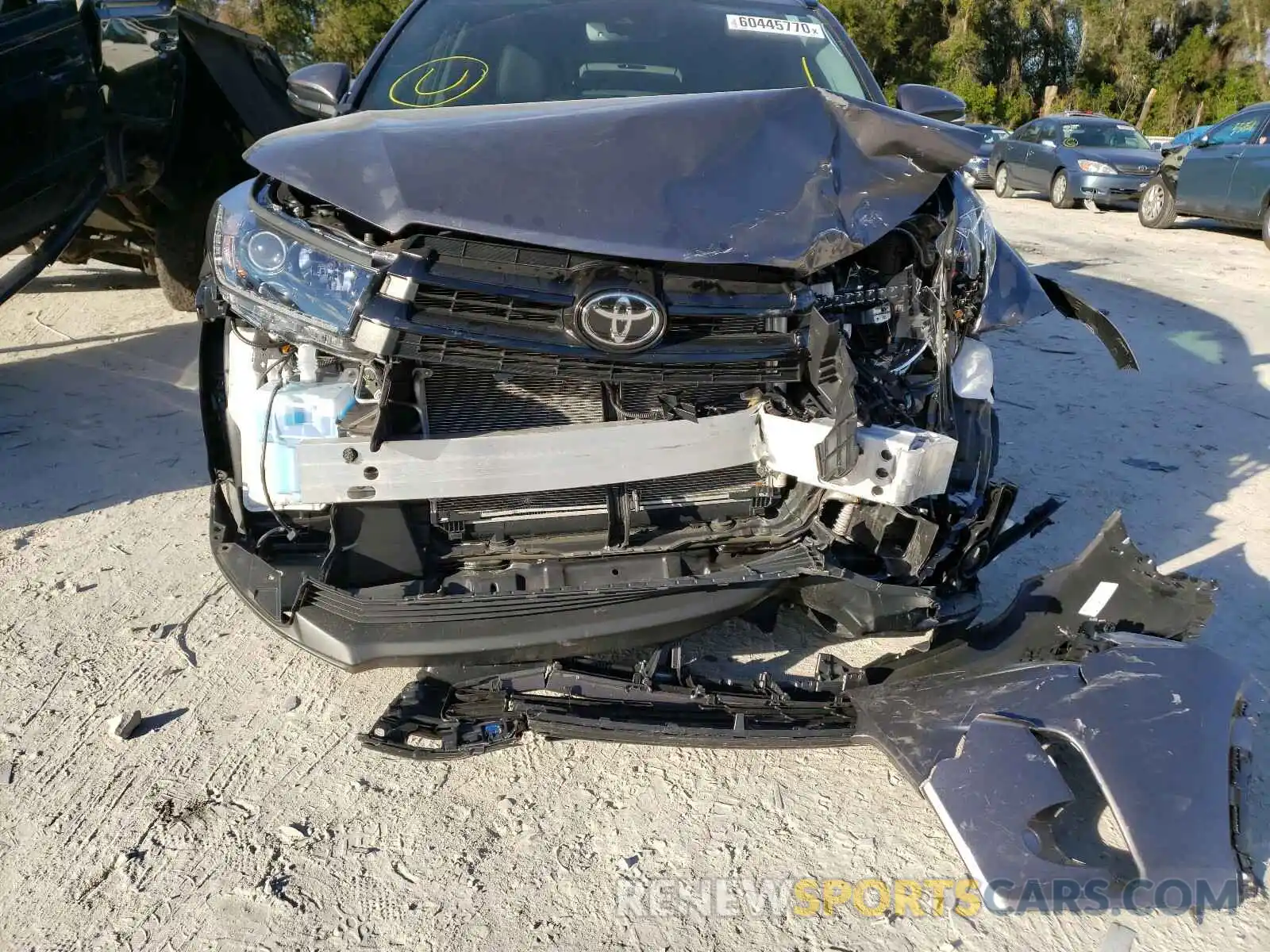 9 Photograph of a damaged car 5TDKZRFH7KS369146 TOYOTA HIGHLANDER 2019