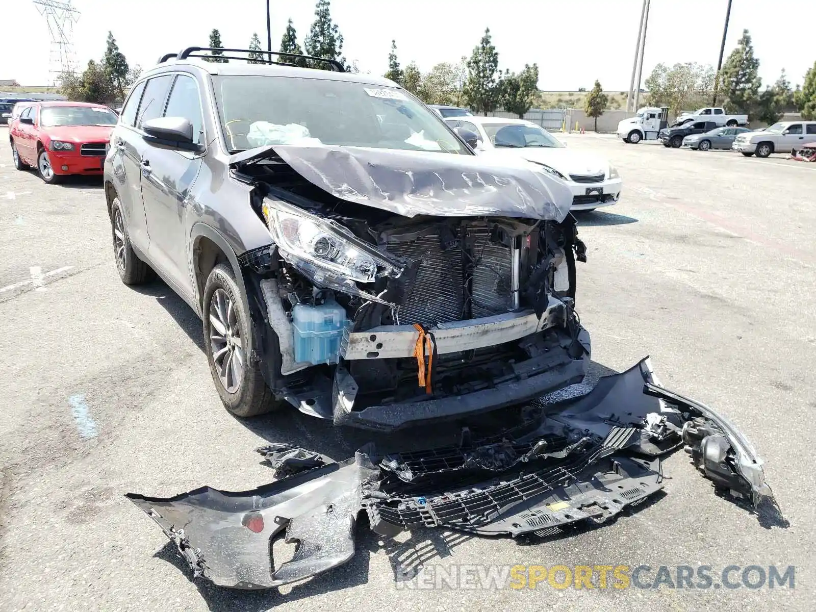 1 Photograph of a damaged car 5TDKZRFH7KS551784 TOYOTA HIGHLANDER 2019