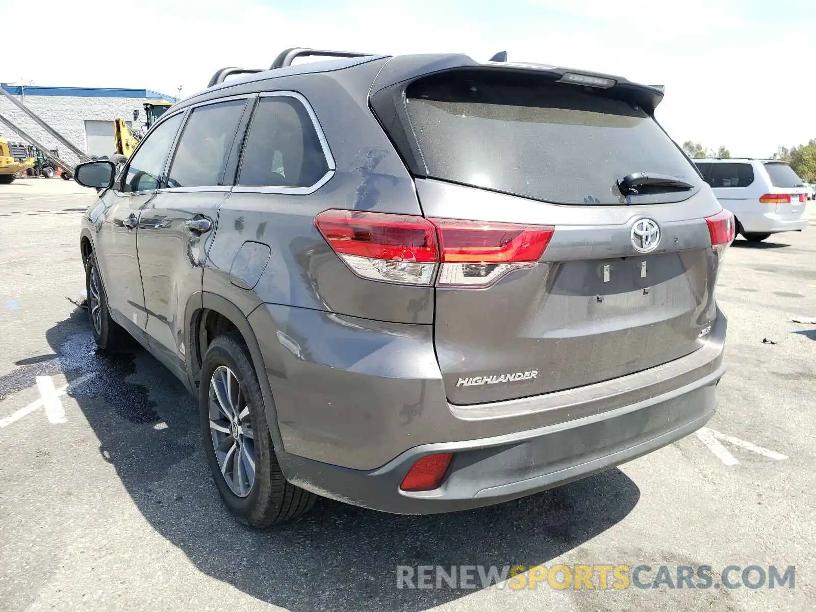 3 Photograph of a damaged car 5TDKZRFH7KS551784 TOYOTA HIGHLANDER 2019