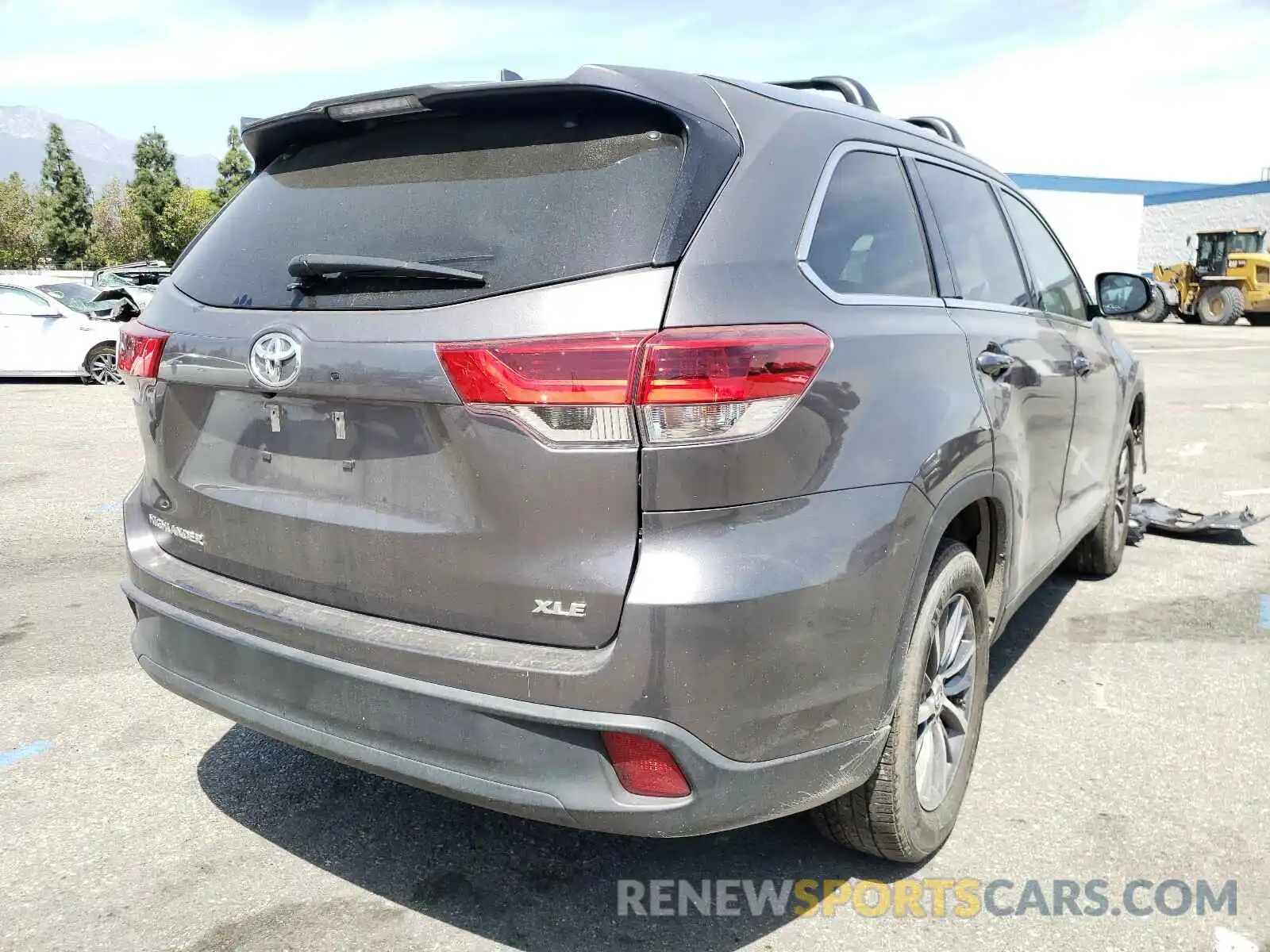 4 Photograph of a damaged car 5TDKZRFH7KS551784 TOYOTA HIGHLANDER 2019