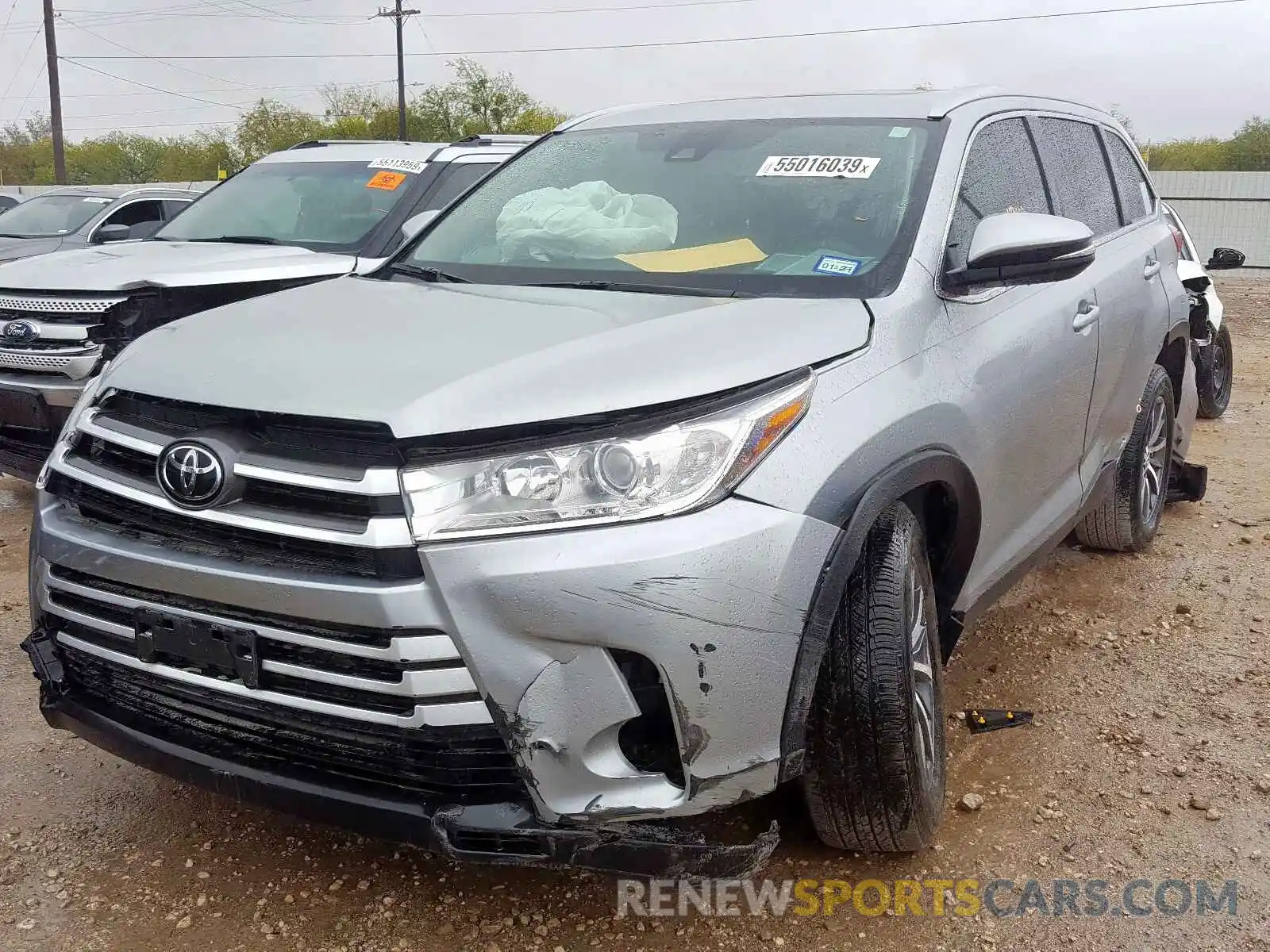 2 Photograph of a damaged car 5TDKZRFH7KS552613 TOYOTA HIGHLANDER 2019