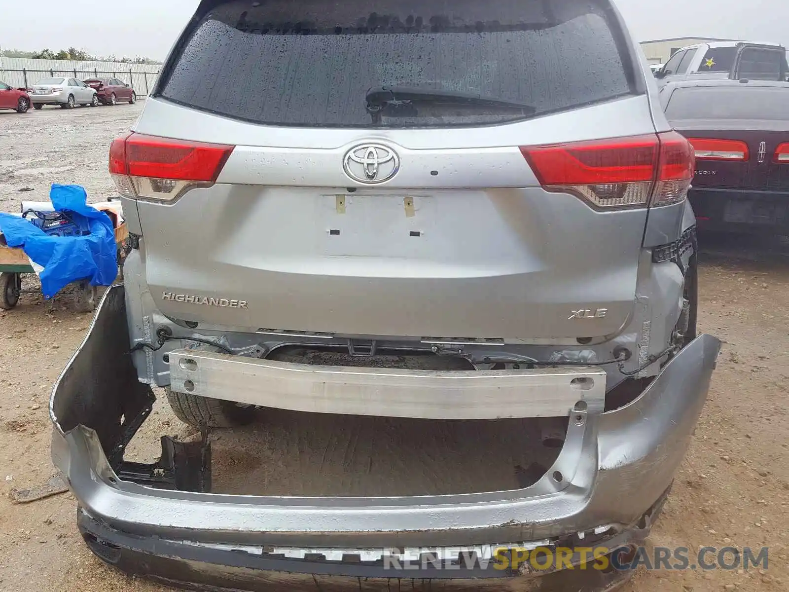 9 Photograph of a damaged car 5TDKZRFH7KS552613 TOYOTA HIGHLANDER 2019