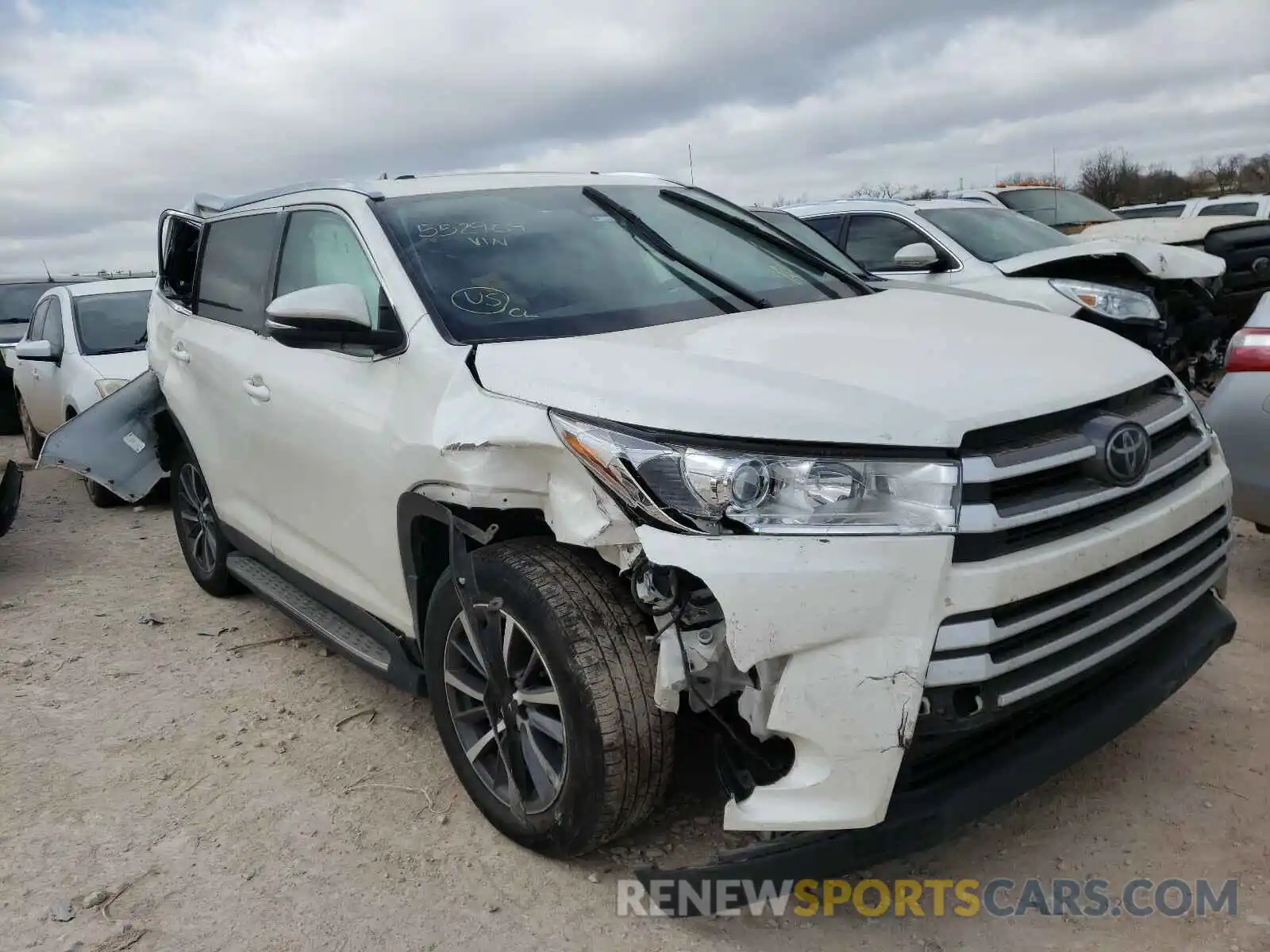 1 Photograph of a damaged car 5TDKZRFH7KS552904 TOYOTA HIGHLANDER 2019