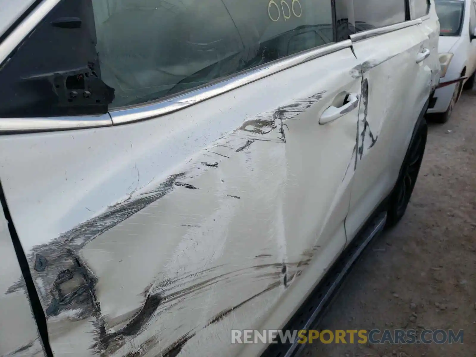 9 Photograph of a damaged car 5TDKZRFH7KS552904 TOYOTA HIGHLANDER 2019