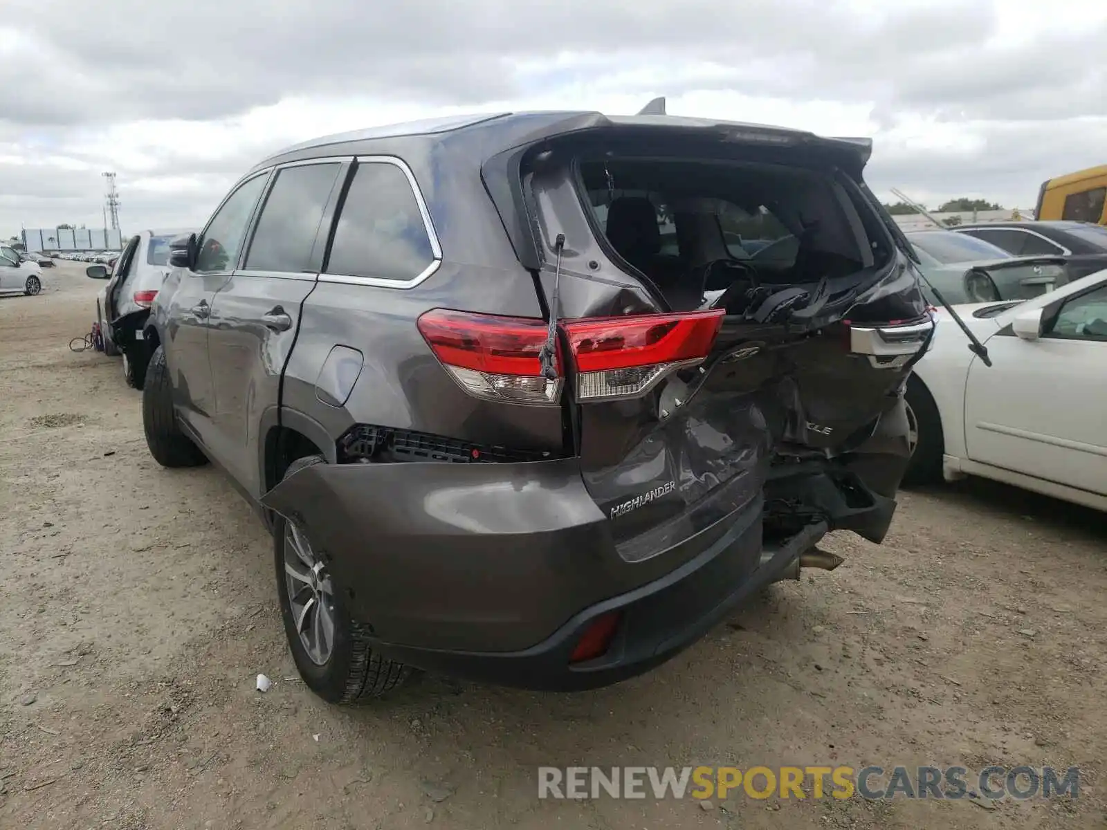 3 Photograph of a damaged car 5TDKZRFH7KS554118 TOYOTA HIGHLANDER 2019