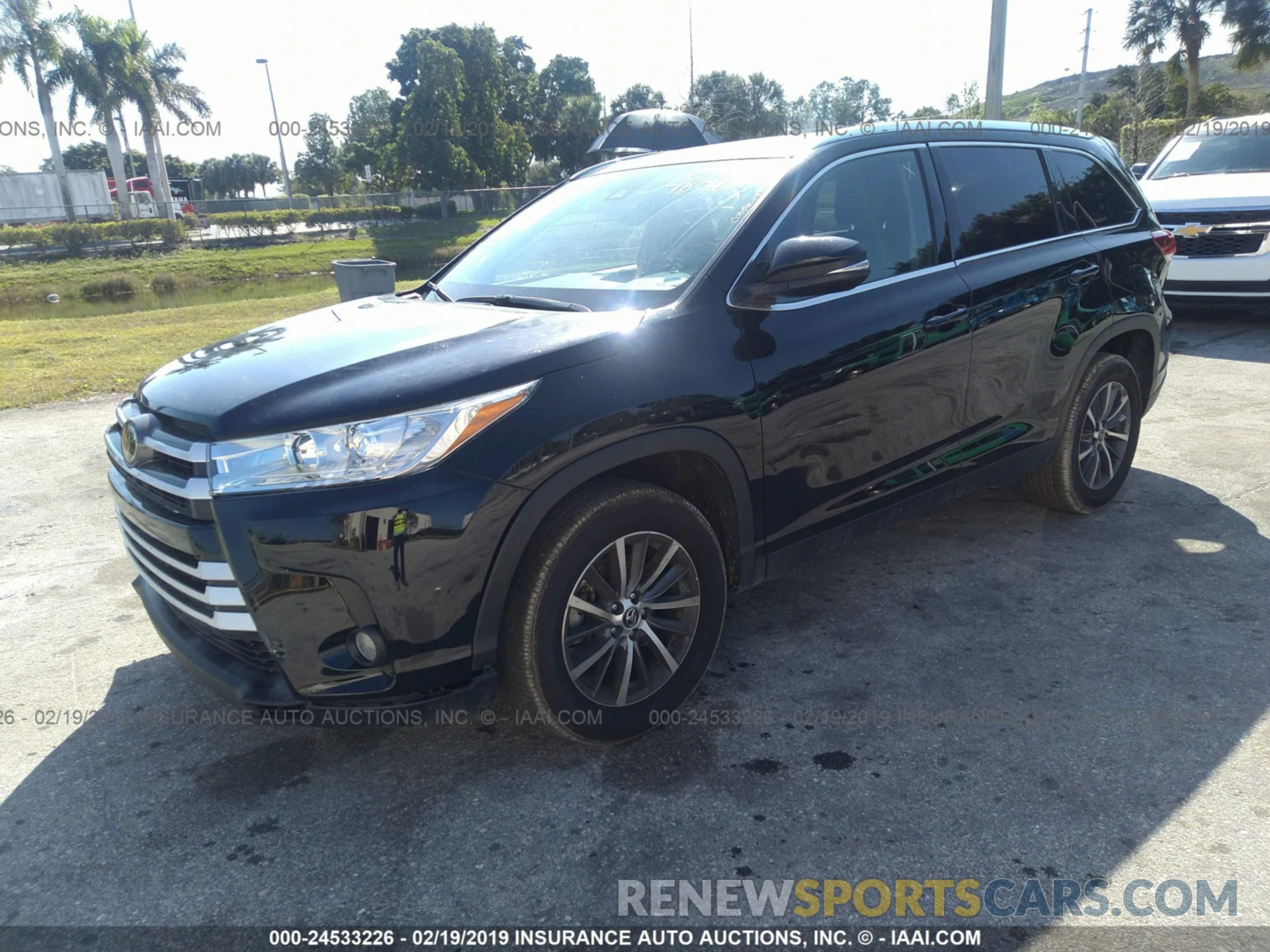 2 Photograph of a damaged car 5TDKZRFH7KS554846 TOYOTA HIGHLANDER 2019