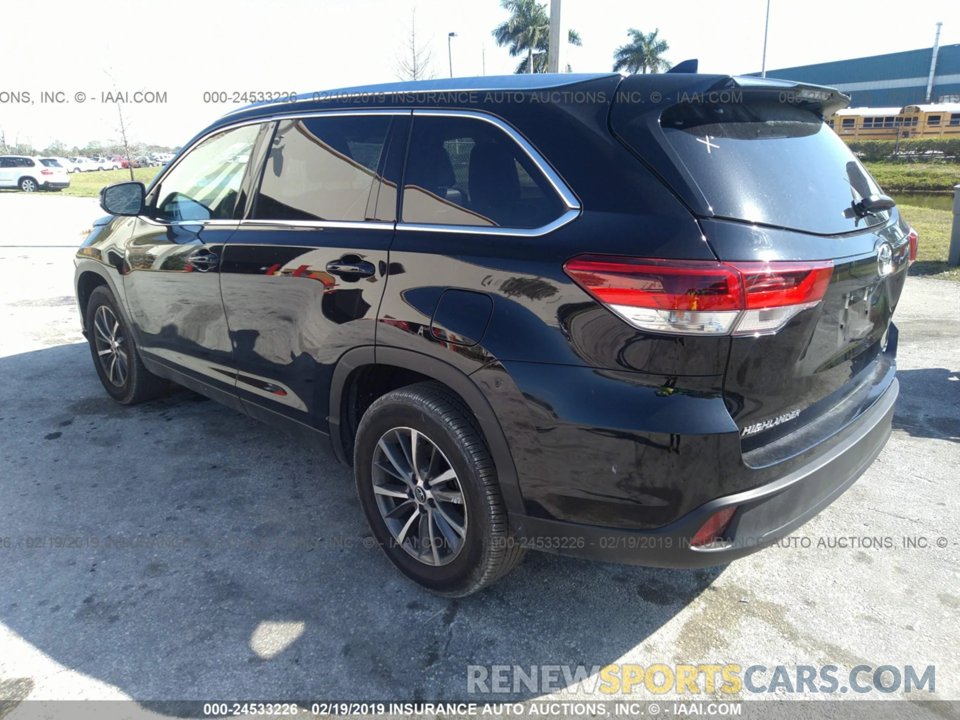 3 Photograph of a damaged car 5TDKZRFH7KS554846 TOYOTA HIGHLANDER 2019