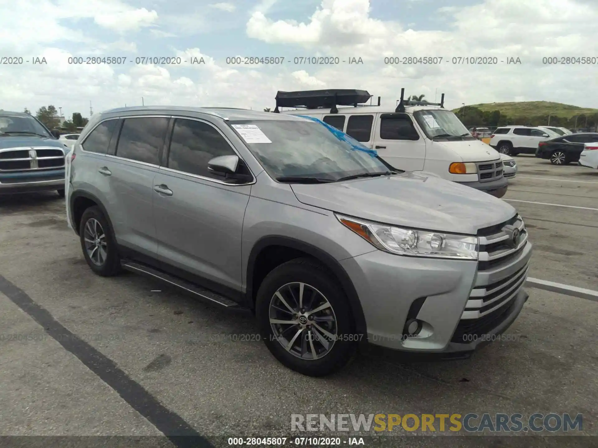 1 Photograph of a damaged car 5TDKZRFH7KS557438 TOYOTA HIGHLANDER 2019