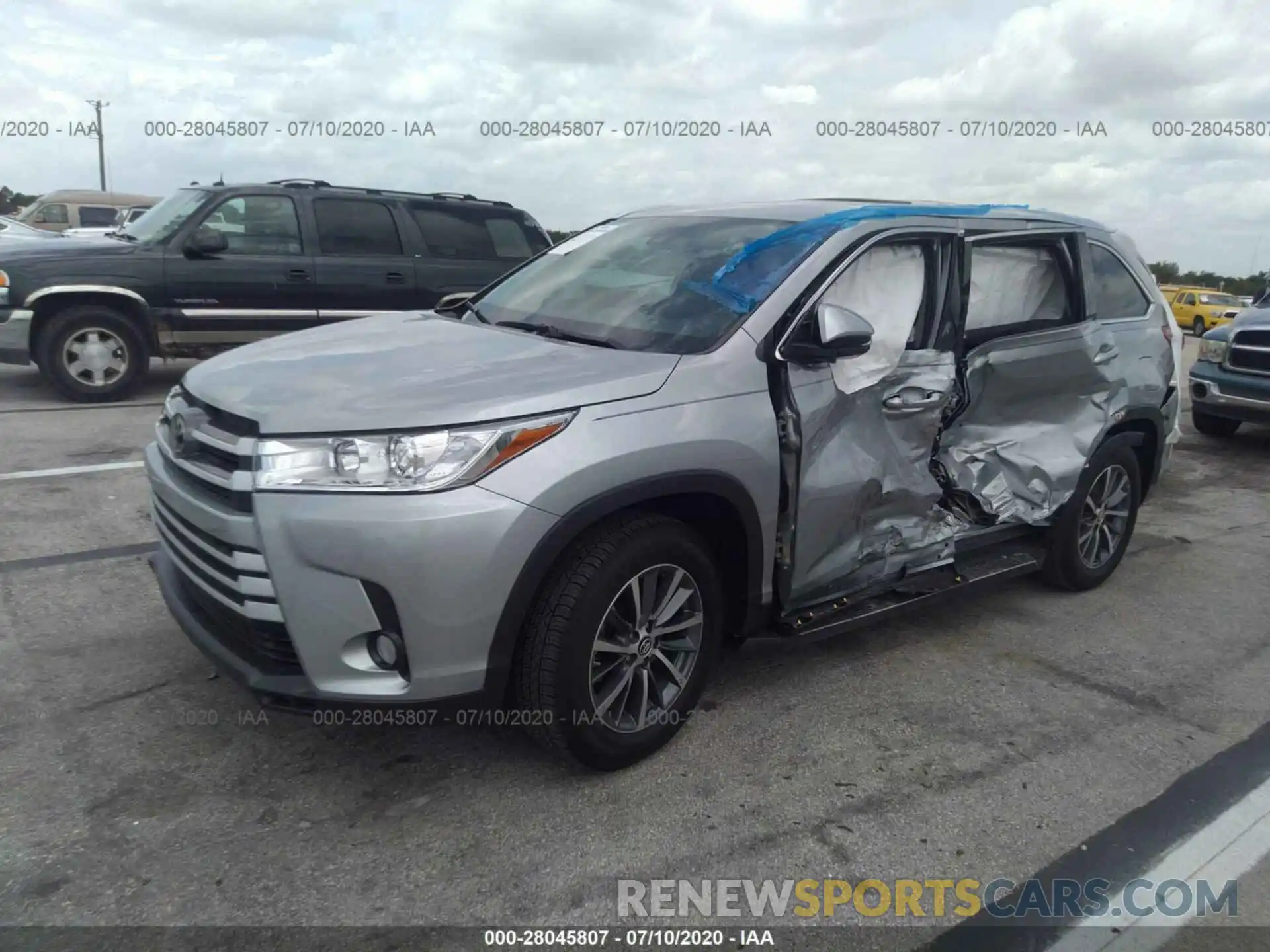 2 Photograph of a damaged car 5TDKZRFH7KS557438 TOYOTA HIGHLANDER 2019