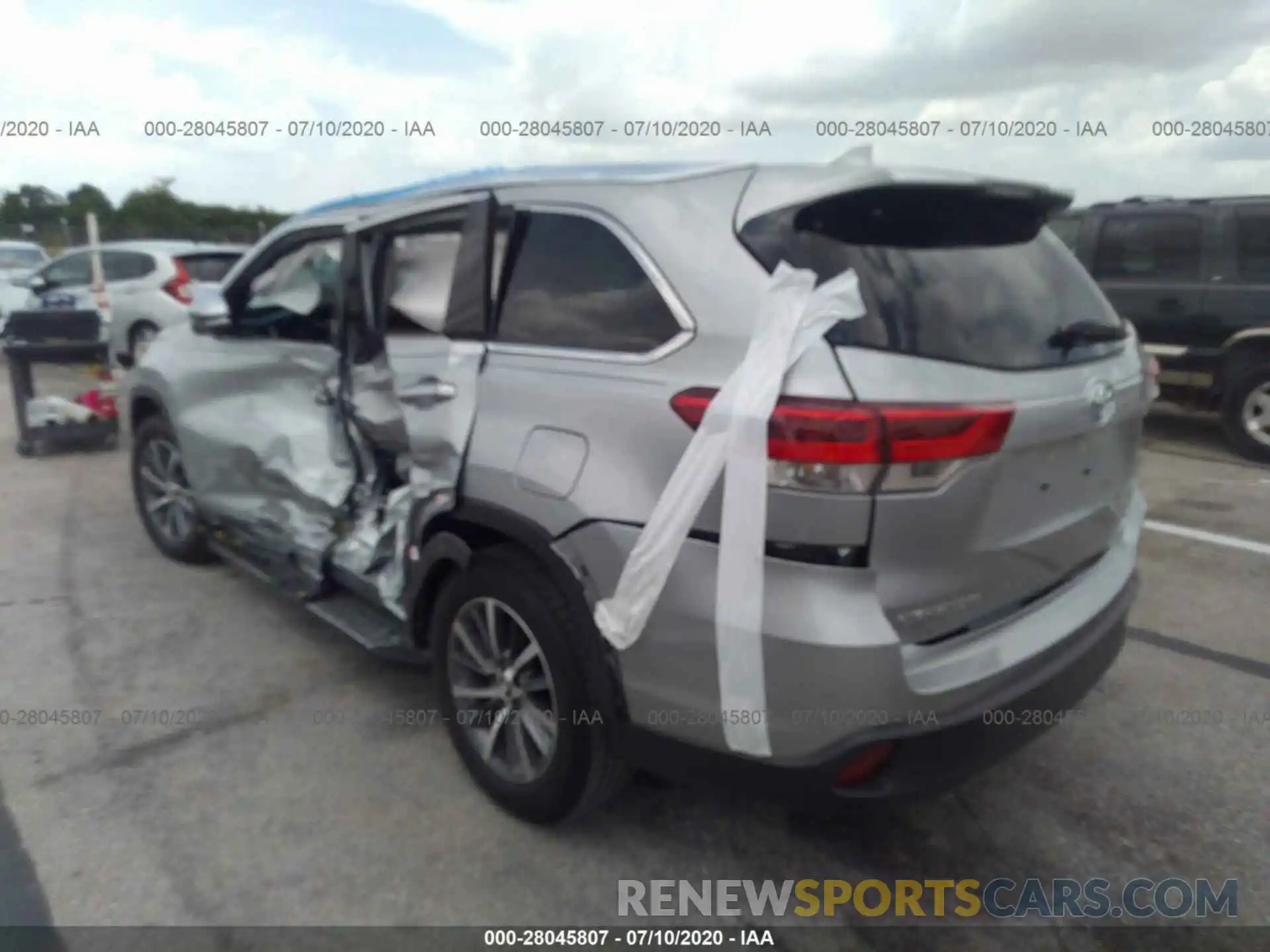 3 Photograph of a damaged car 5TDKZRFH7KS557438 TOYOTA HIGHLANDER 2019