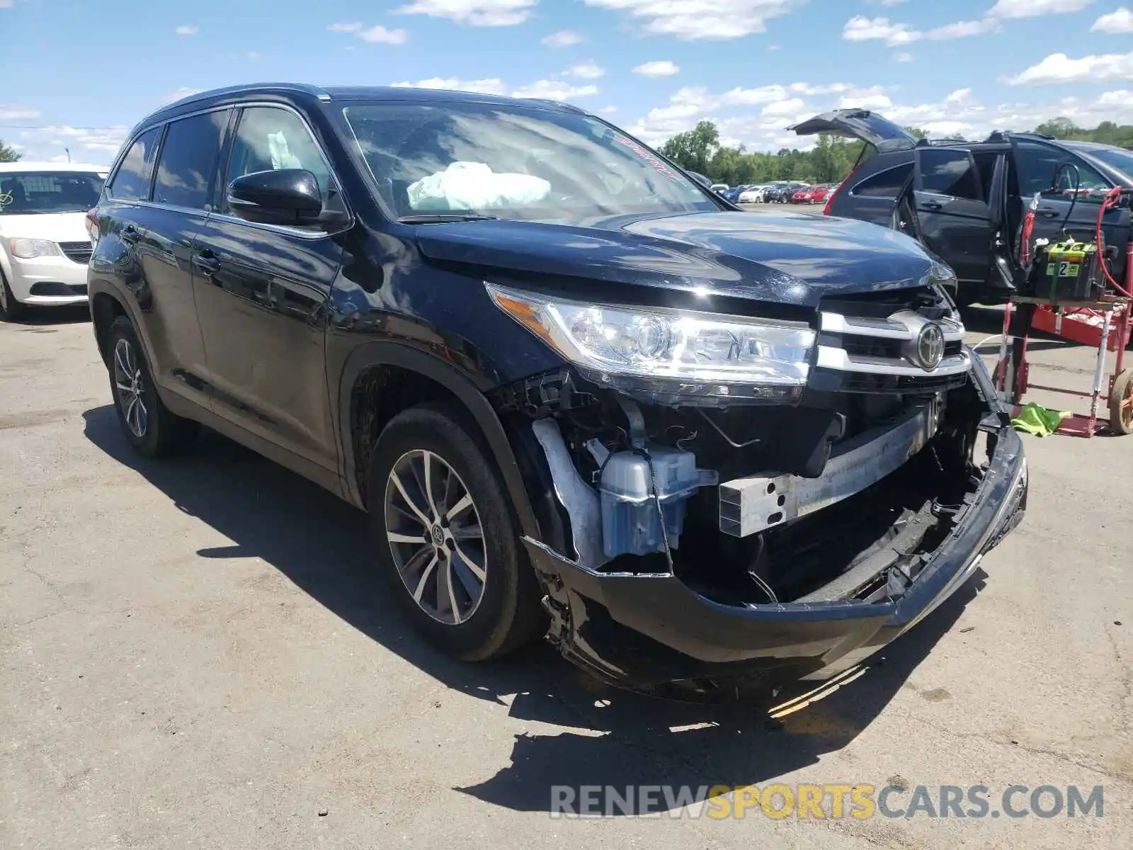 1 Photograph of a damaged car 5TDKZRFH7KS557701 TOYOTA HIGHLANDER 2019