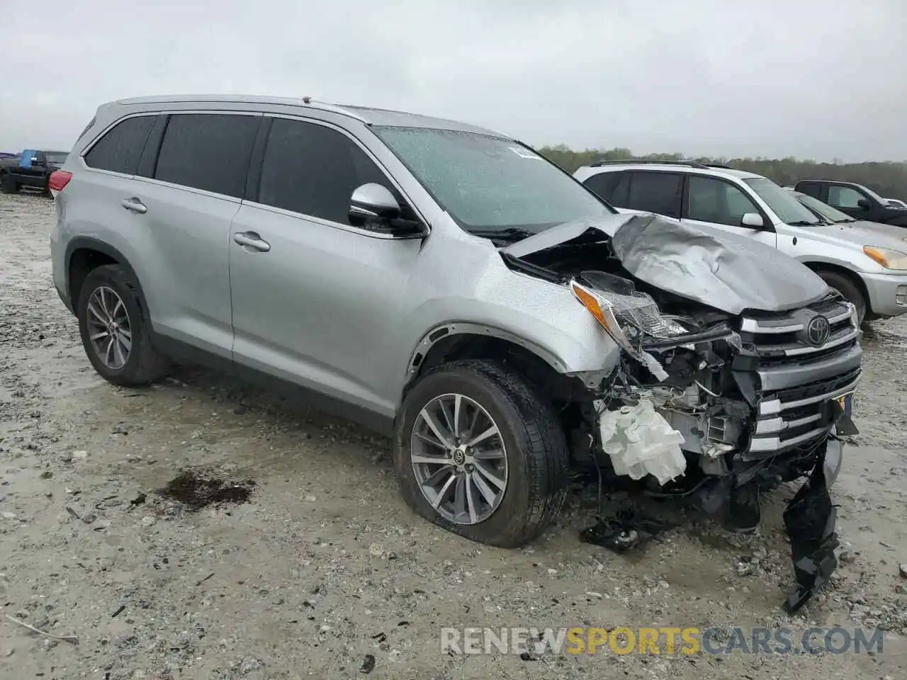 4 Photograph of a damaged car 5TDKZRFH7KS559108 TOYOTA HIGHLANDER 2019