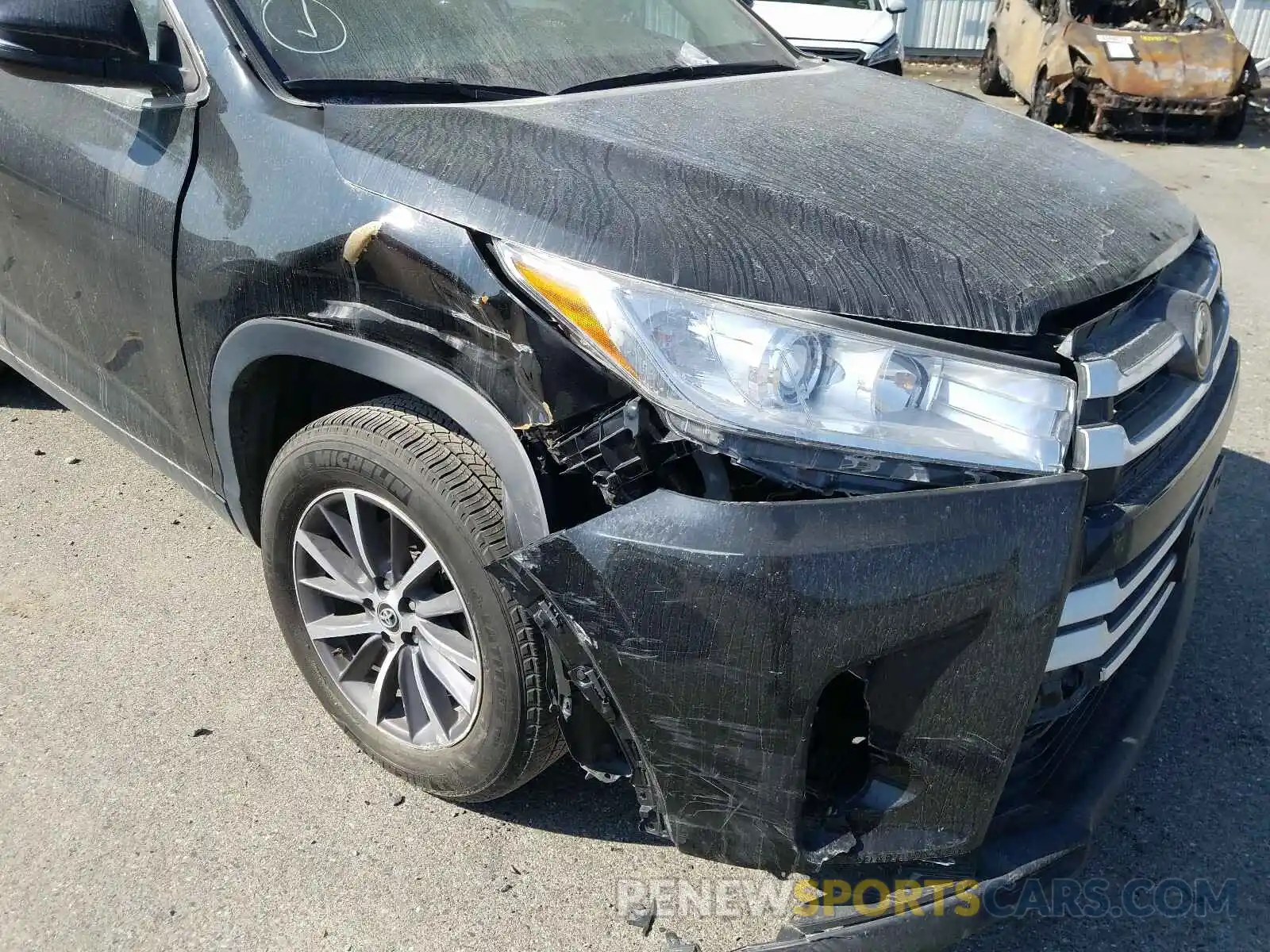 10 Photograph of a damaged car 5TDKZRFH7KS560890 TOYOTA HIGHLANDER 2019