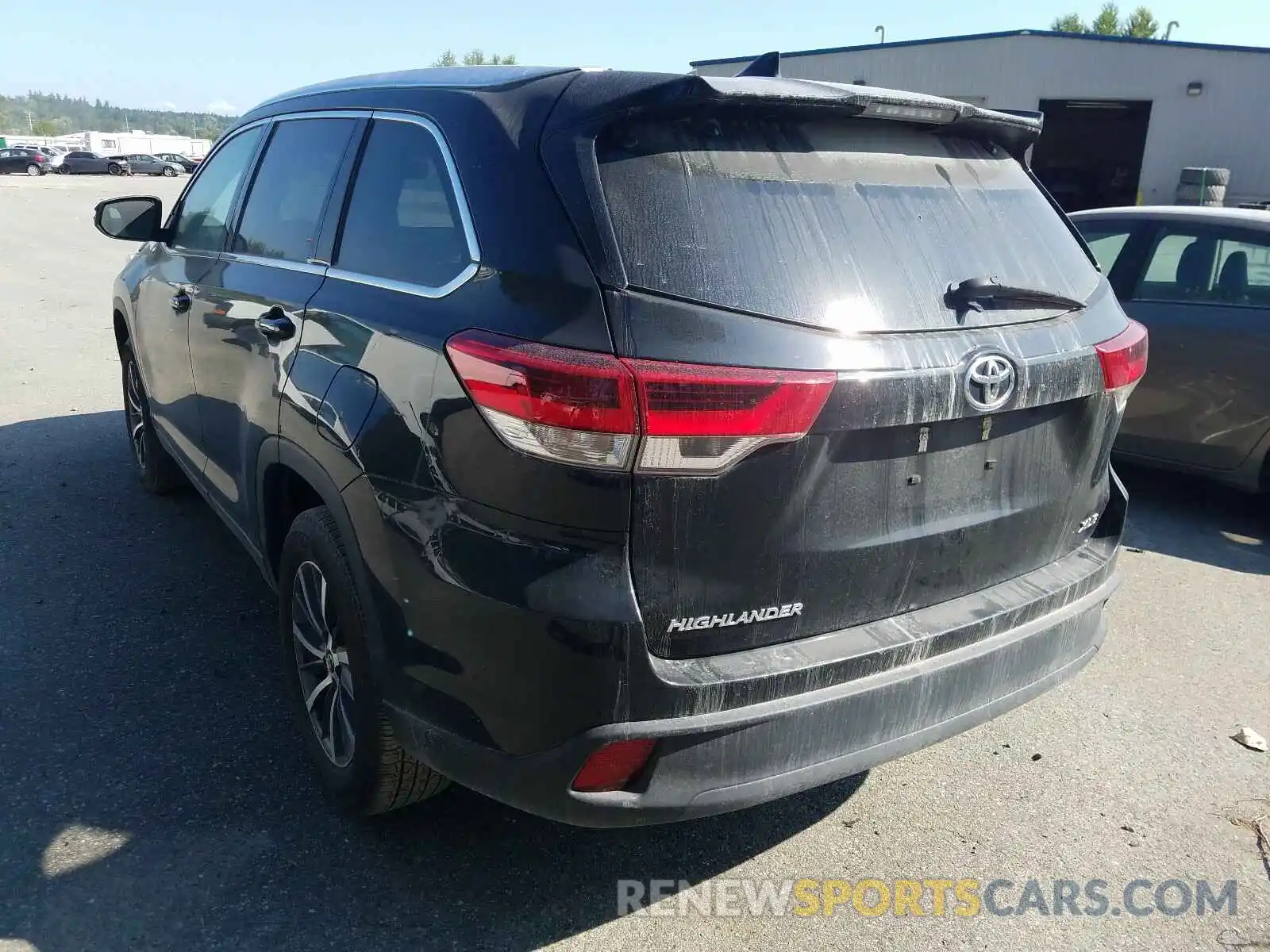 3 Photograph of a damaged car 5TDKZRFH7KS560890 TOYOTA HIGHLANDER 2019