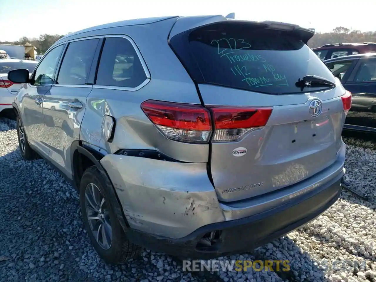 3 Photograph of a damaged car 5TDKZRFH7KS561196 TOYOTA HIGHLANDER 2019