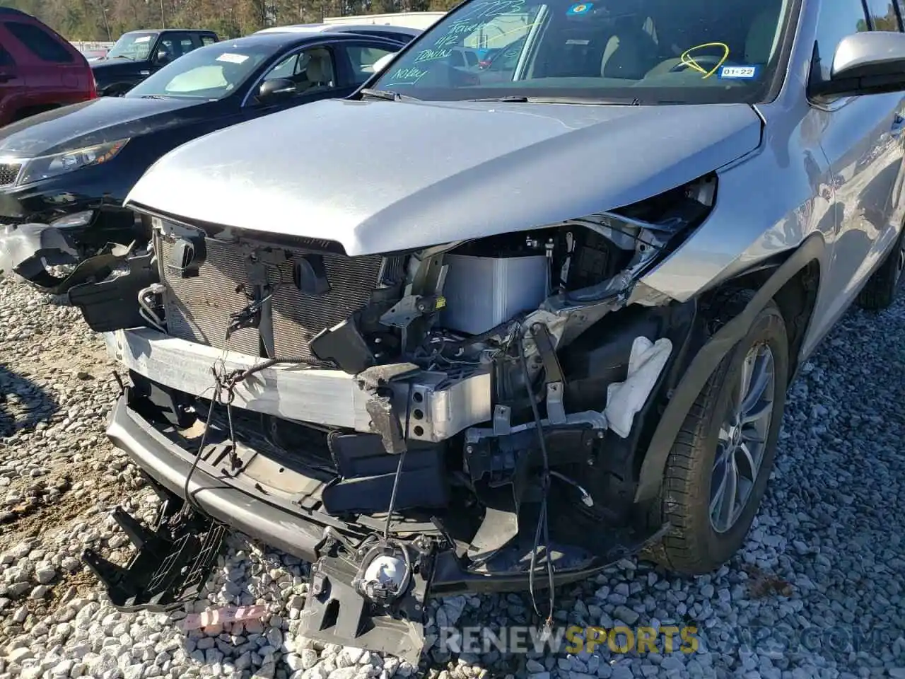 9 Photograph of a damaged car 5TDKZRFH7KS561196 TOYOTA HIGHLANDER 2019