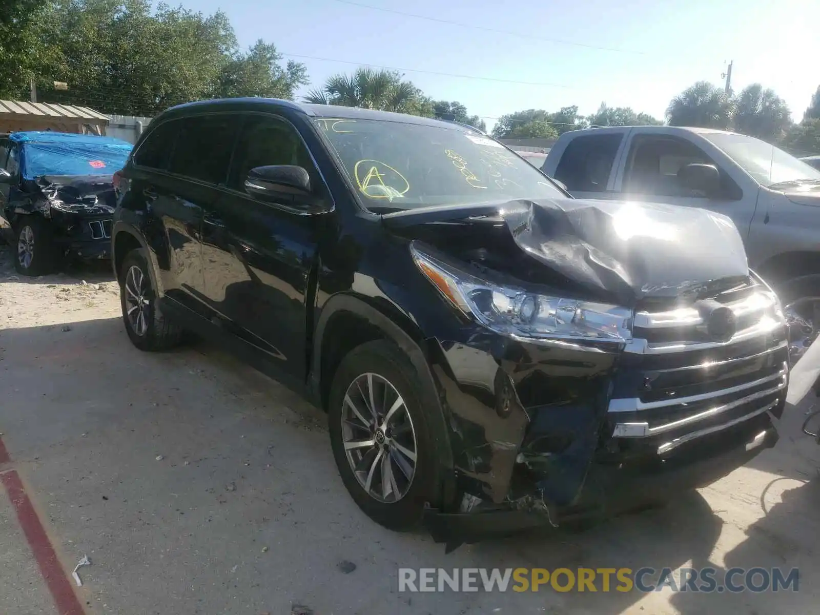 1 Photograph of a damaged car 5TDKZRFH7KS563983 TOYOTA HIGHLANDER 2019