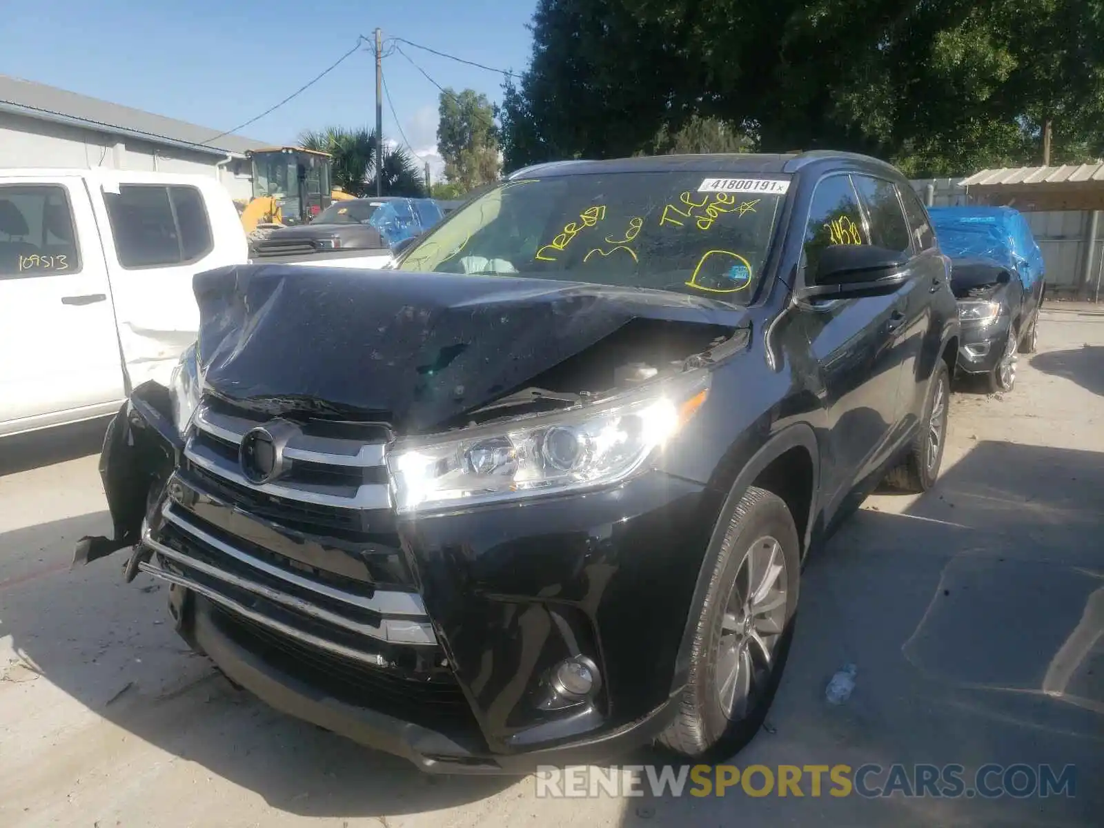 2 Photograph of a damaged car 5TDKZRFH7KS563983 TOYOTA HIGHLANDER 2019