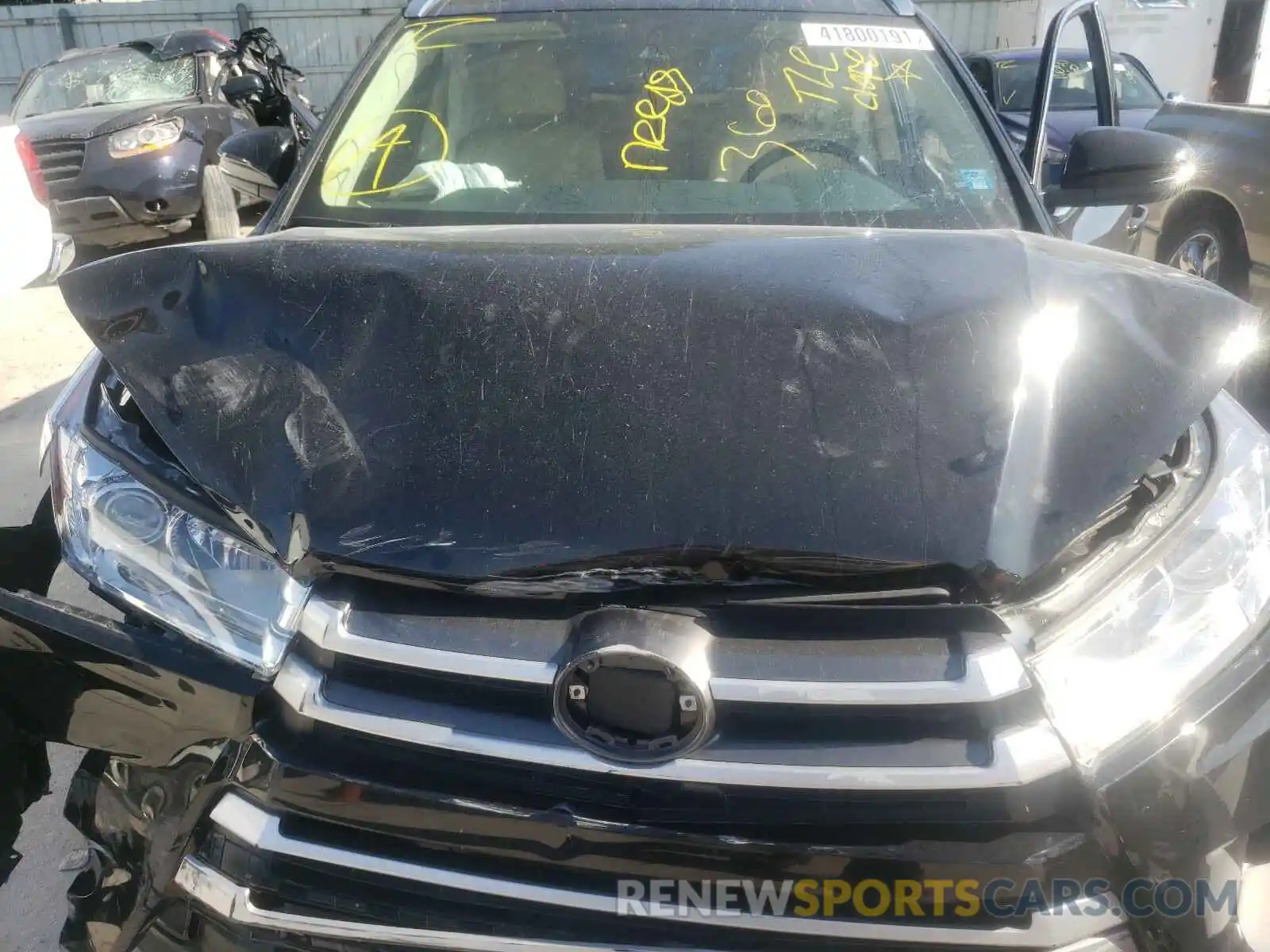 7 Photograph of a damaged car 5TDKZRFH7KS563983 TOYOTA HIGHLANDER 2019