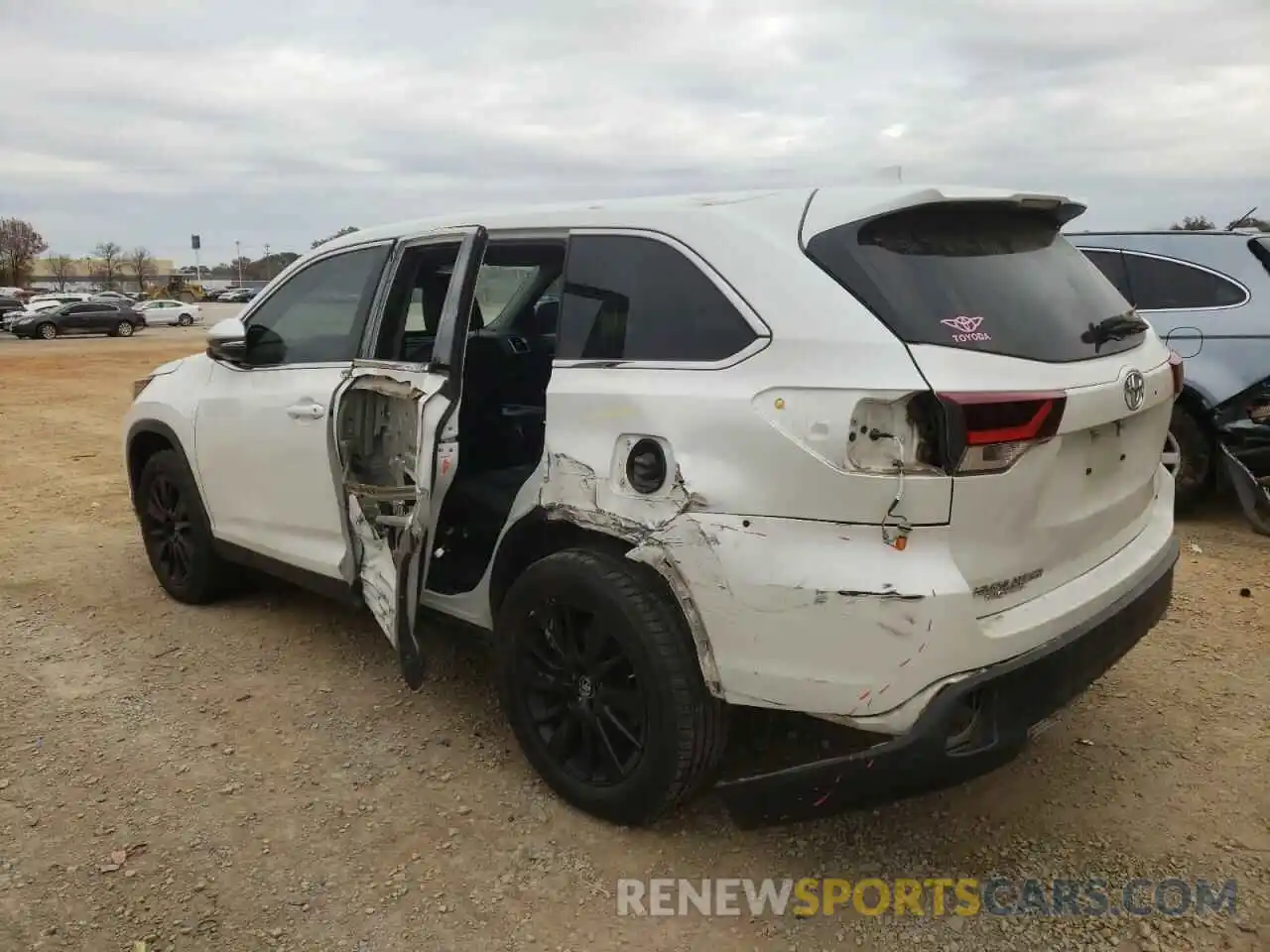 2 Photograph of a damaged car 5TDKZRFH7KS569640 TOYOTA HIGHLANDER 2019