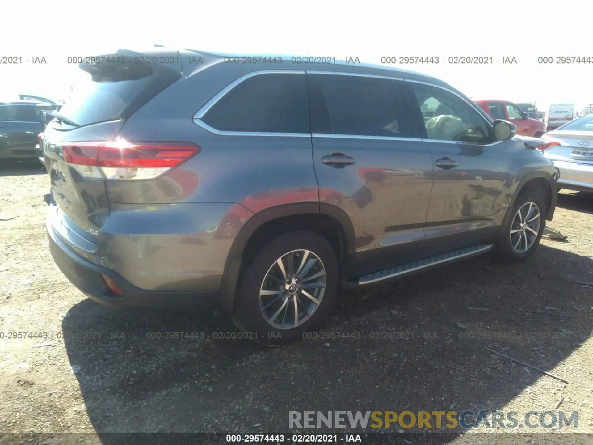 4 Photograph of a damaged car 5TDKZRFH7KS570254 TOYOTA HIGHLANDER 2019