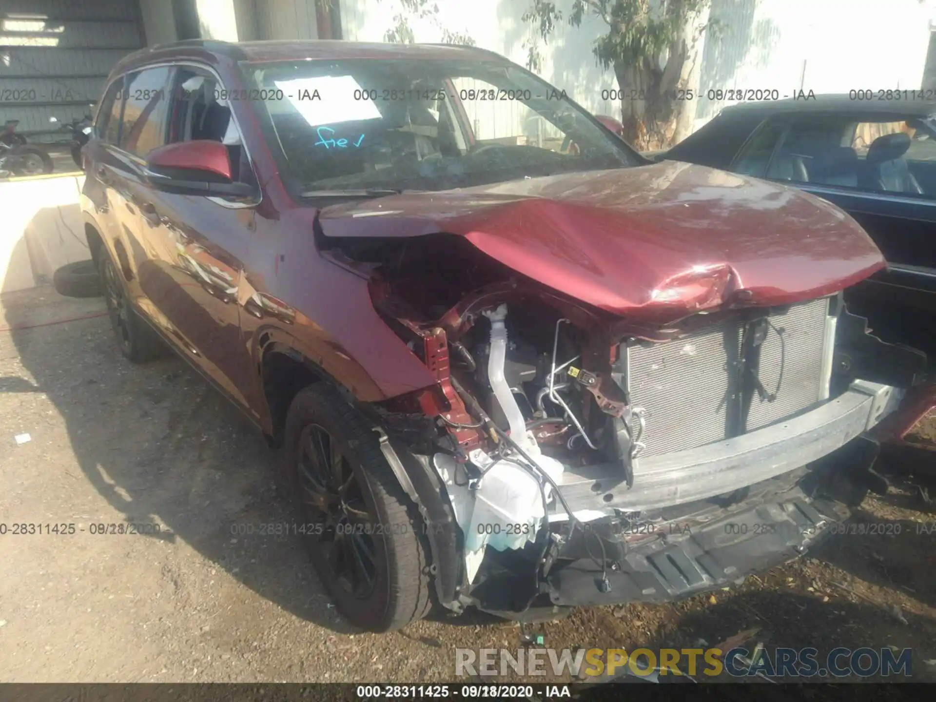 13 Photograph of a damaged car 5TDKZRFH7KS571422 TOYOTA HIGHLANDER 2019