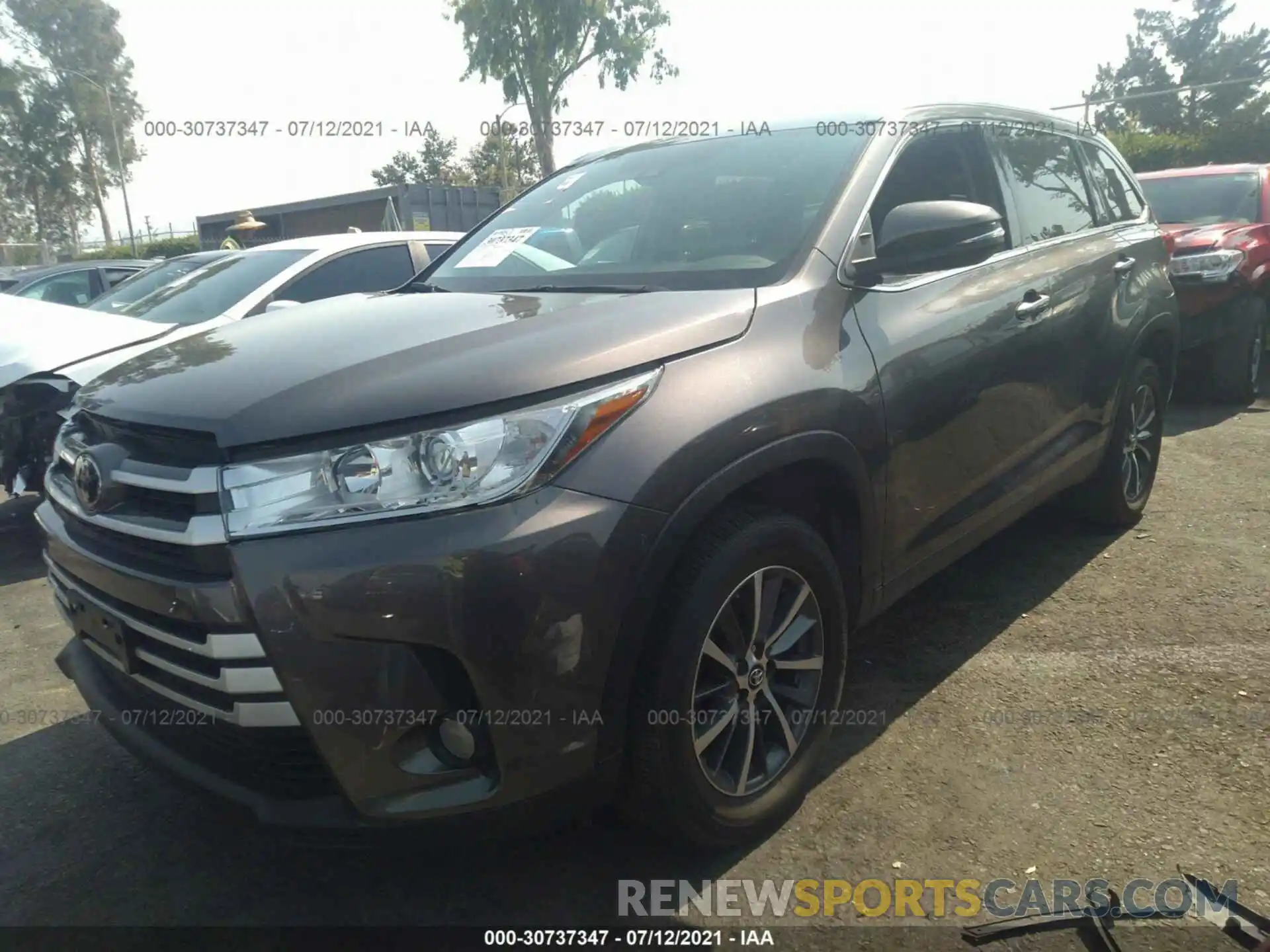 2 Photograph of a damaged car 5TDKZRFH7KS571727 TOYOTA HIGHLANDER 2019