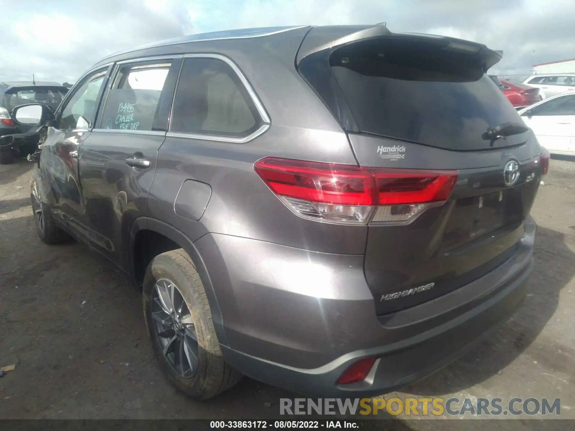 3 Photograph of a damaged car 5TDKZRFH7KS572568 TOYOTA HIGHLANDER 2019