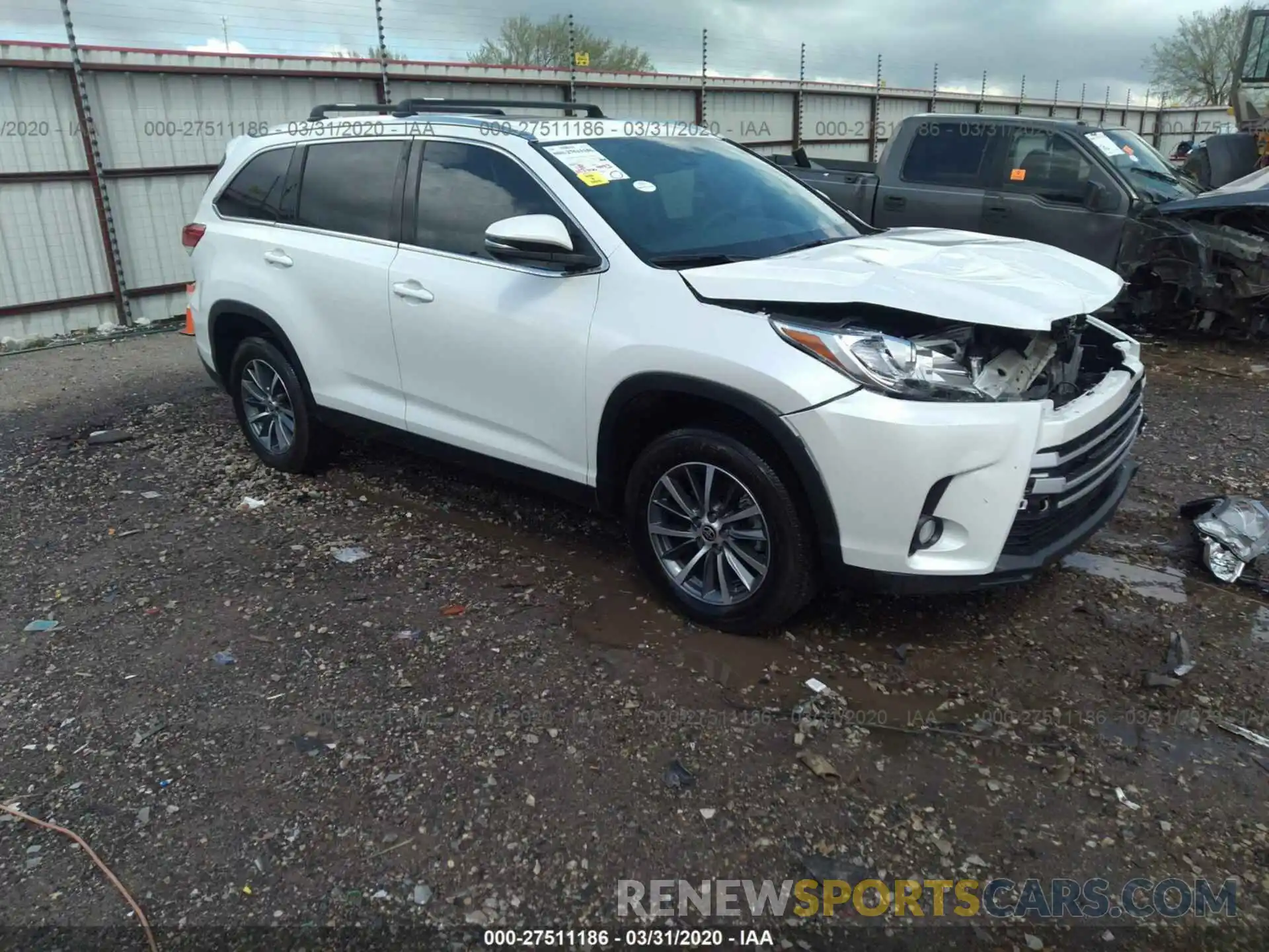 1 Photograph of a damaged car 5TDKZRFH7KS574966 TOYOTA HIGHLANDER 2019