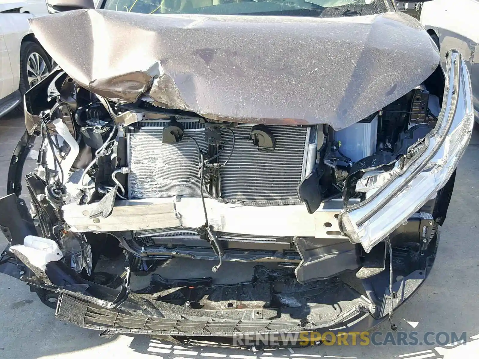 9 Photograph of a damaged car 5TDKZRFH8KS298975 TOYOTA HIGHLANDER 2019