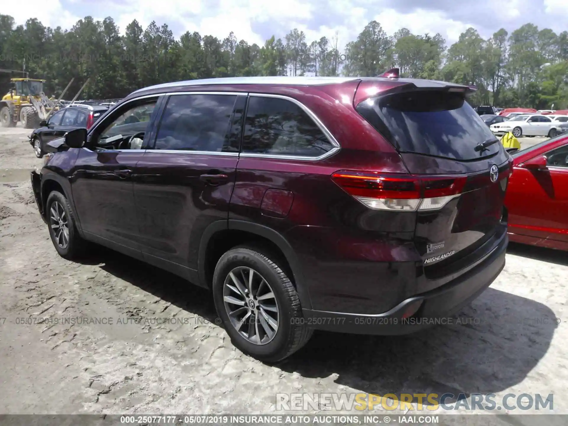 3 Photograph of a damaged car 5TDKZRFH8KS299866 TOYOTA HIGHLANDER 2019