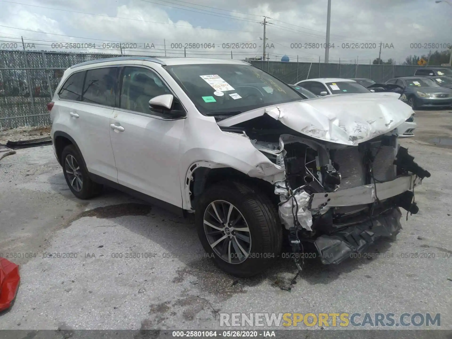 1 Photograph of a damaged car 5TDKZRFH8KS300367 TOYOTA HIGHLANDER 2019