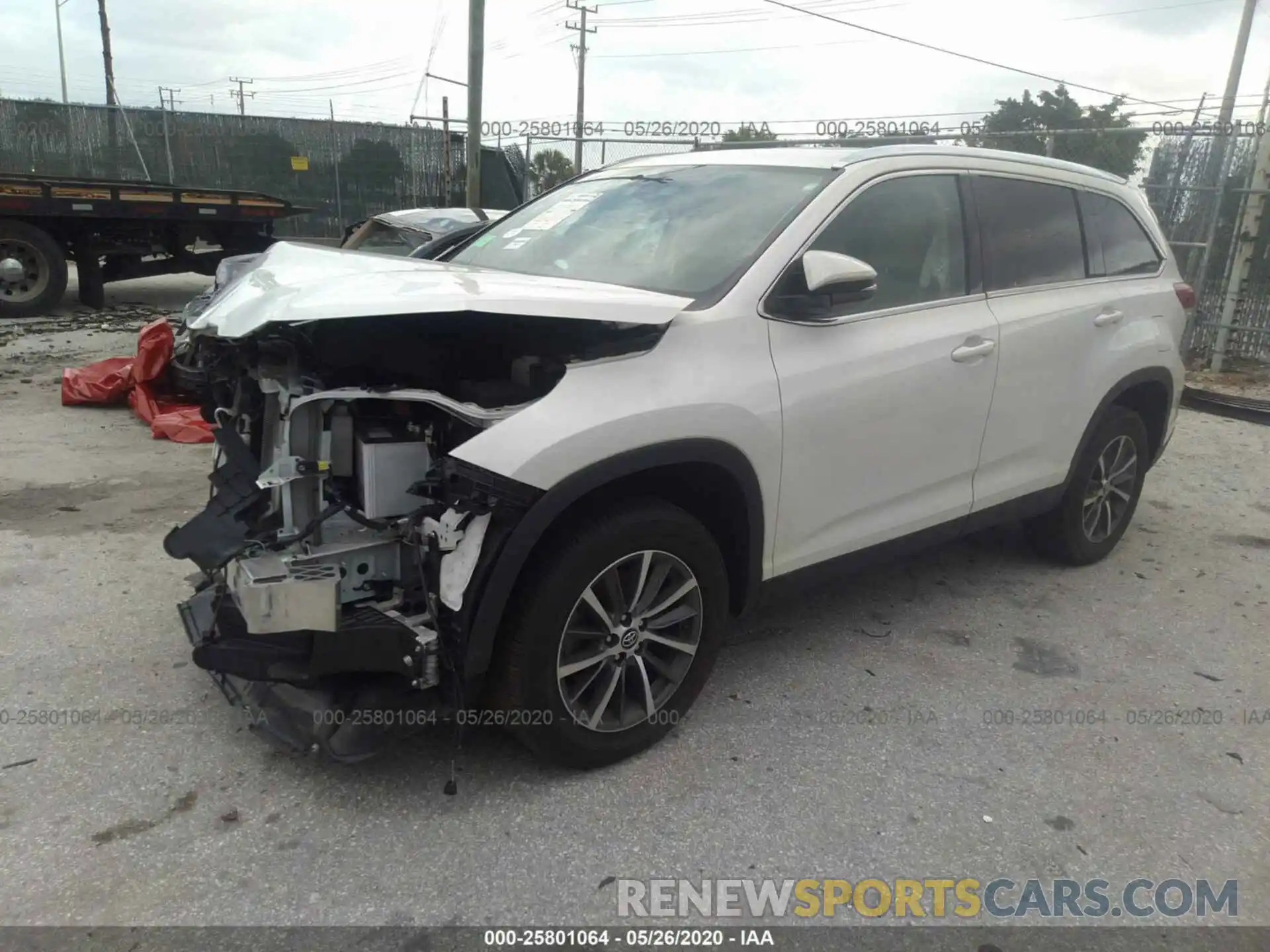 2 Photograph of a damaged car 5TDKZRFH8KS300367 TOYOTA HIGHLANDER 2019