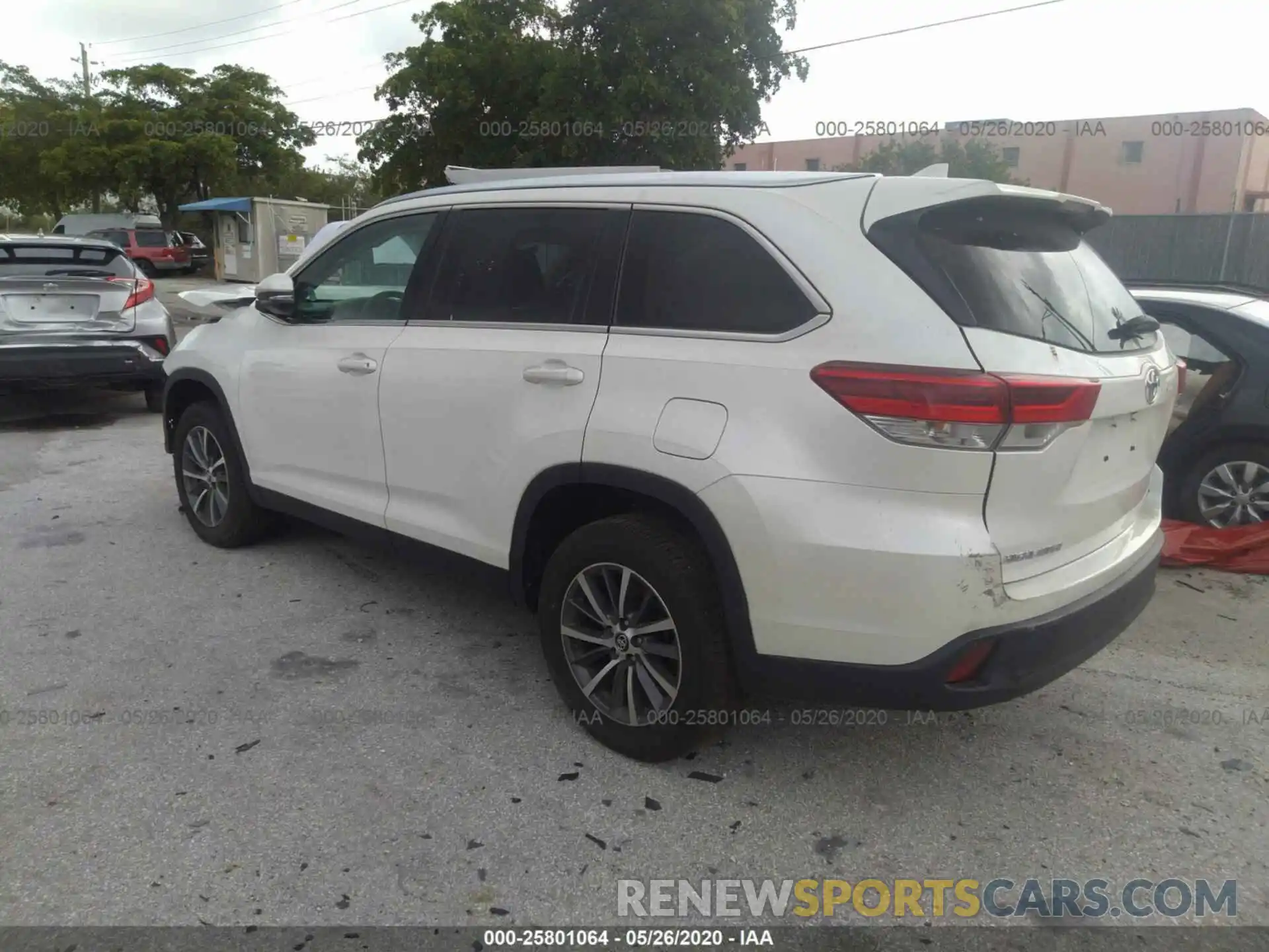 3 Photograph of a damaged car 5TDKZRFH8KS300367 TOYOTA HIGHLANDER 2019