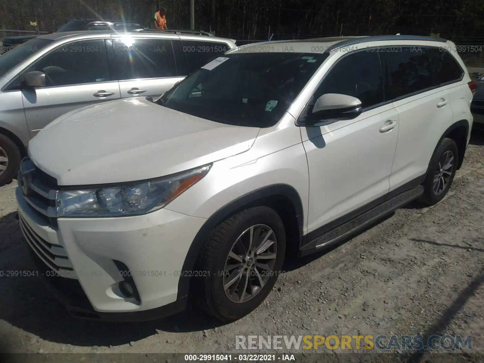 2 Photograph of a damaged car 5TDKZRFH8KS303821 TOYOTA HIGHLANDER 2019