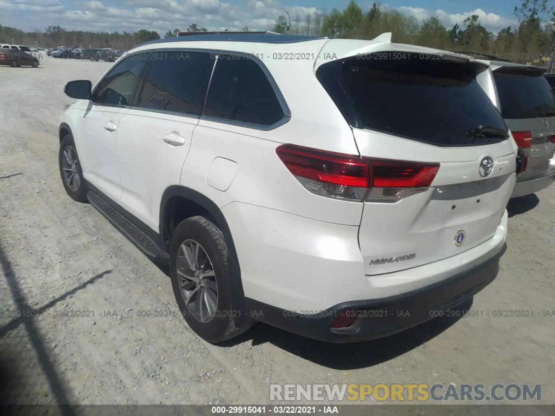 3 Фотография поврежденного автомобиля 5TDKZRFH8KS303821 TOYOTA HIGHLANDER 2019