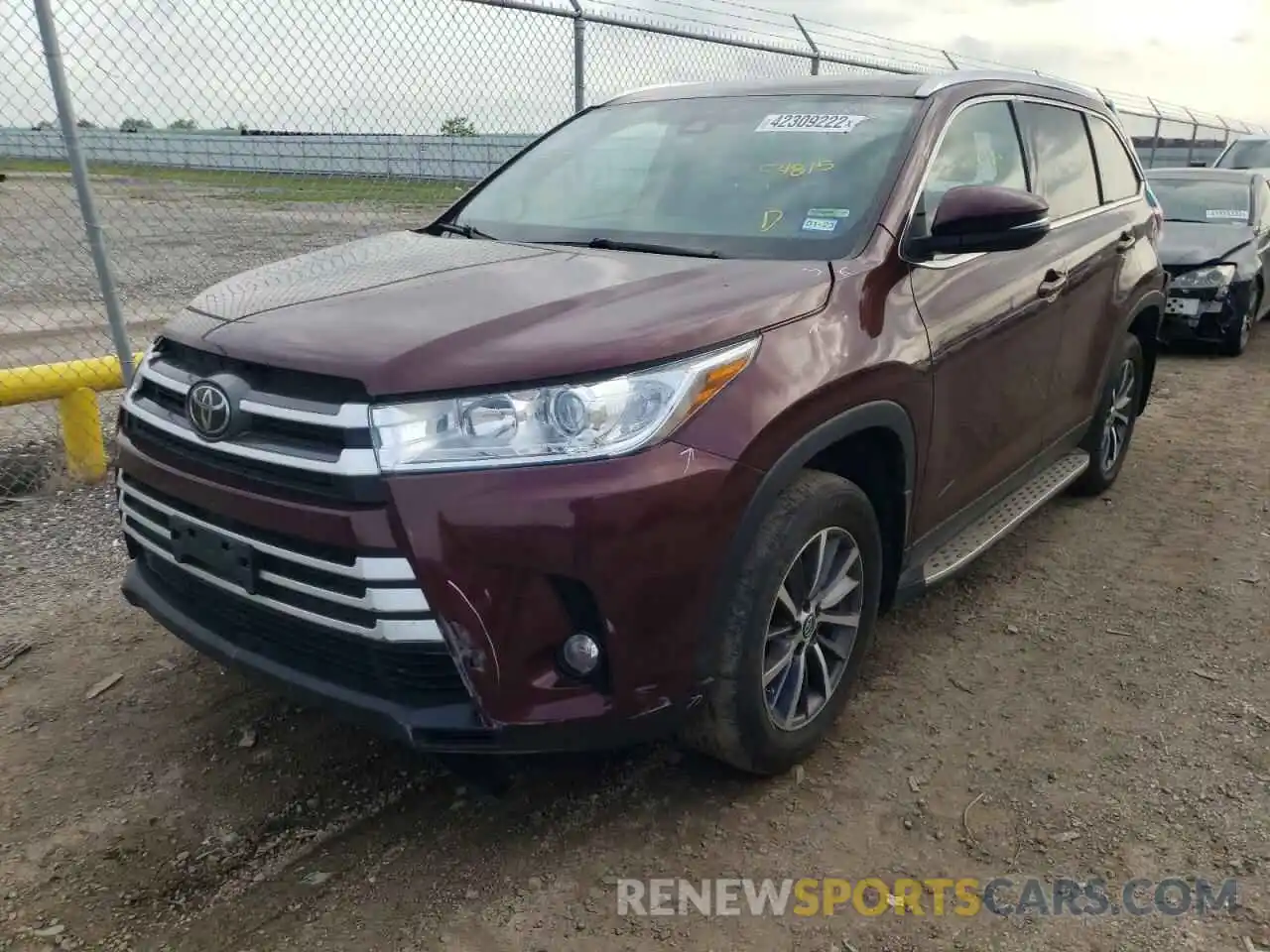 2 Photograph of a damaged car 5TDKZRFH8KS304435 TOYOTA HIGHLANDER 2019