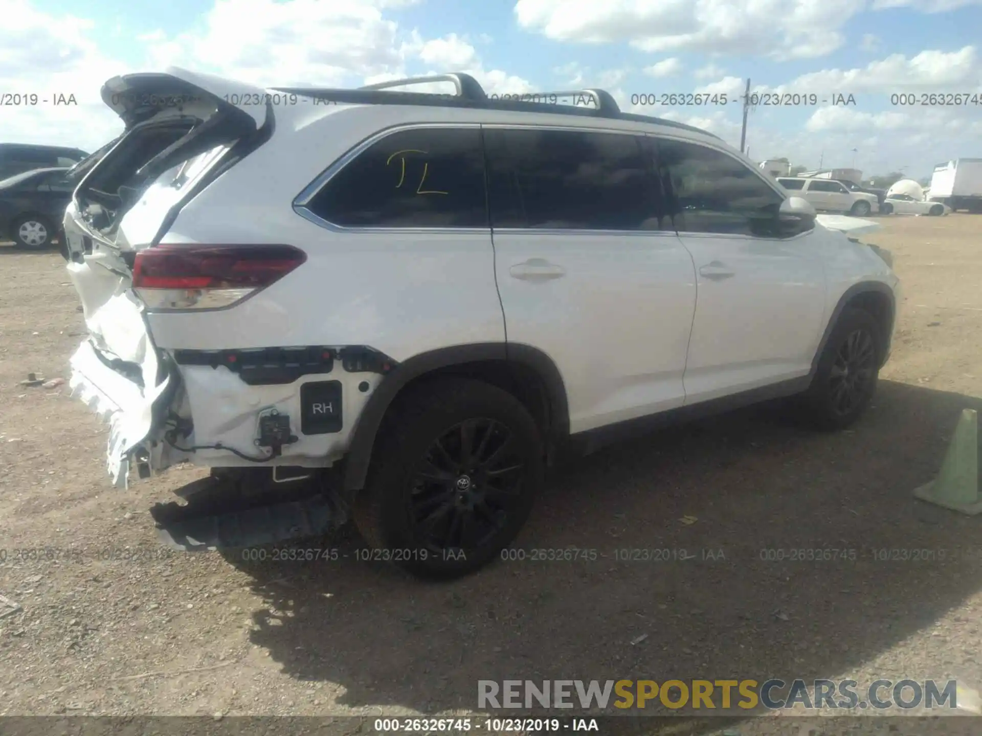 4 Photograph of a damaged car 5TDKZRFH8KS306296 TOYOTA HIGHLANDER 2019