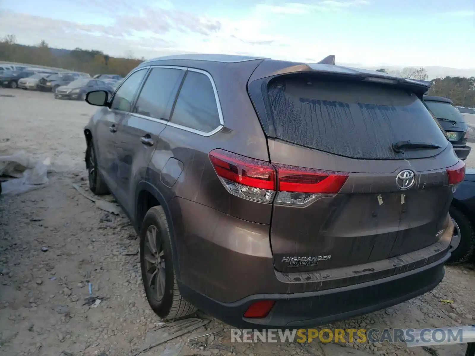 3 Photograph of a damaged car 5TDKZRFH8KS314950 TOYOTA HIGHLANDER 2019